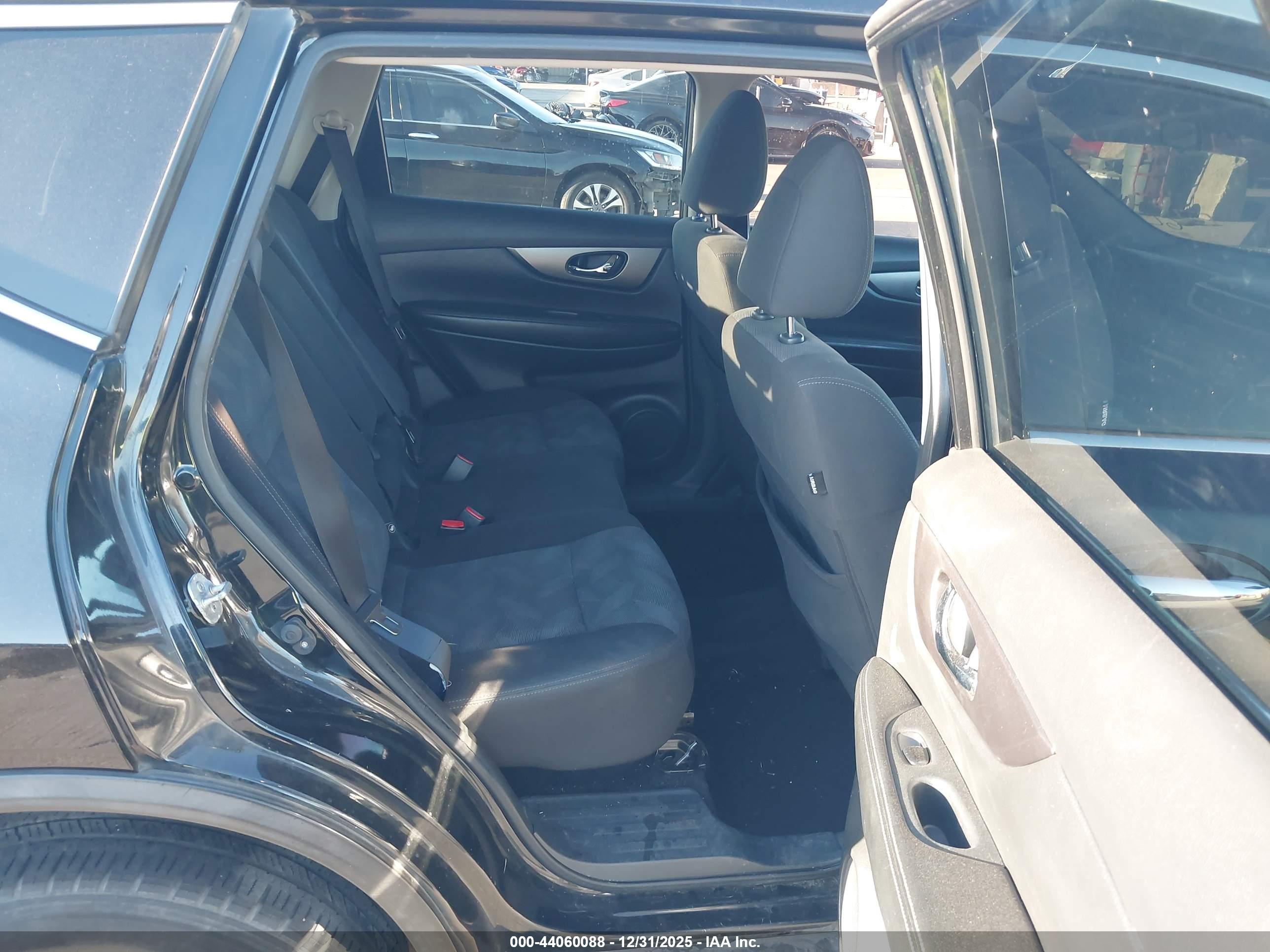 NISSAN ROGUE image 8