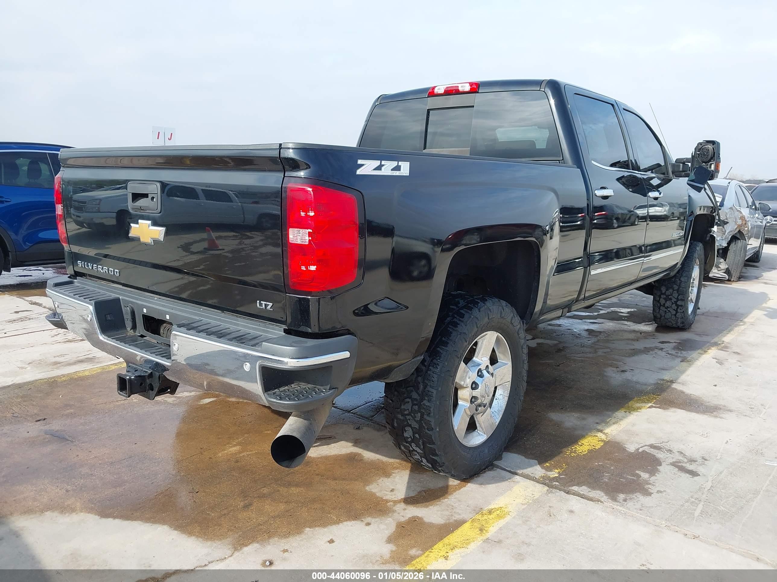 CHEVROLET SILVERADO image 4
