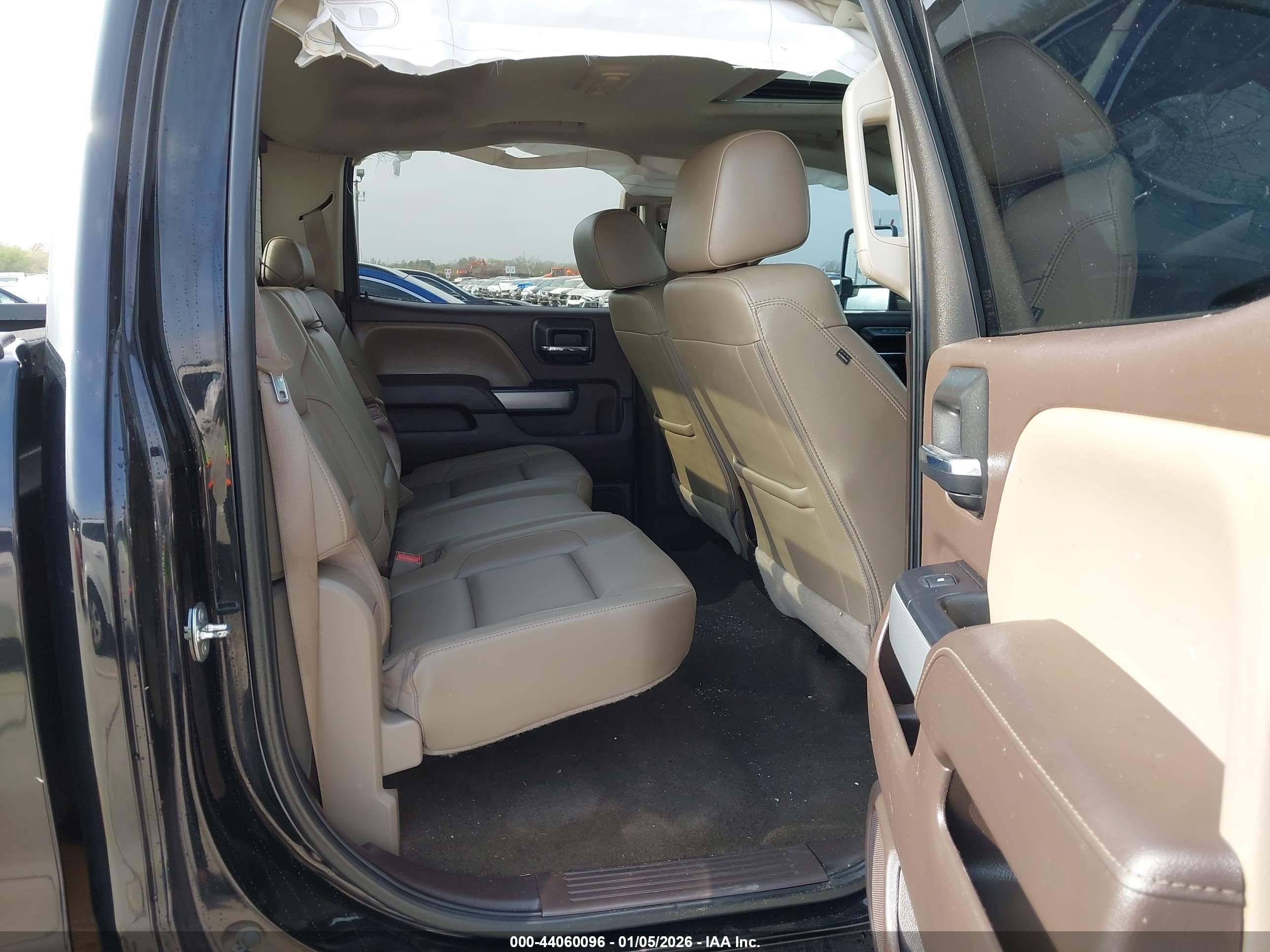 CHEVROLET SILVERADO image 8