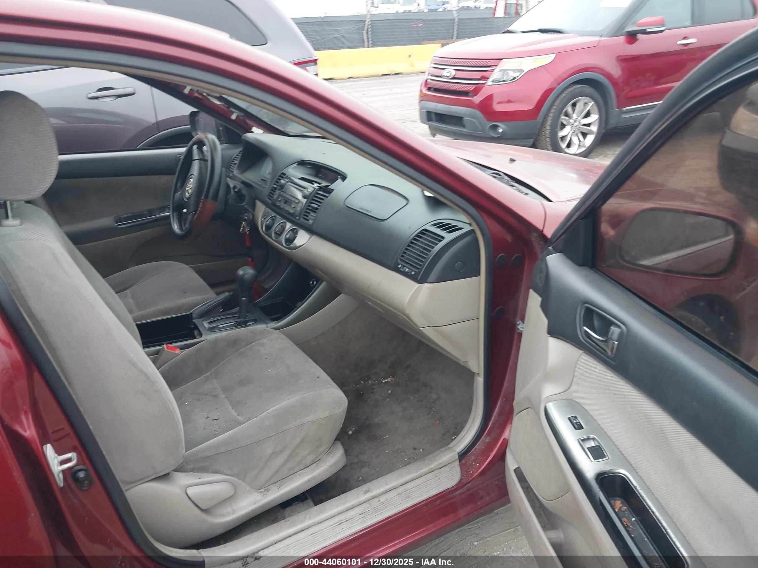 TOYOTA CAMRY image 5