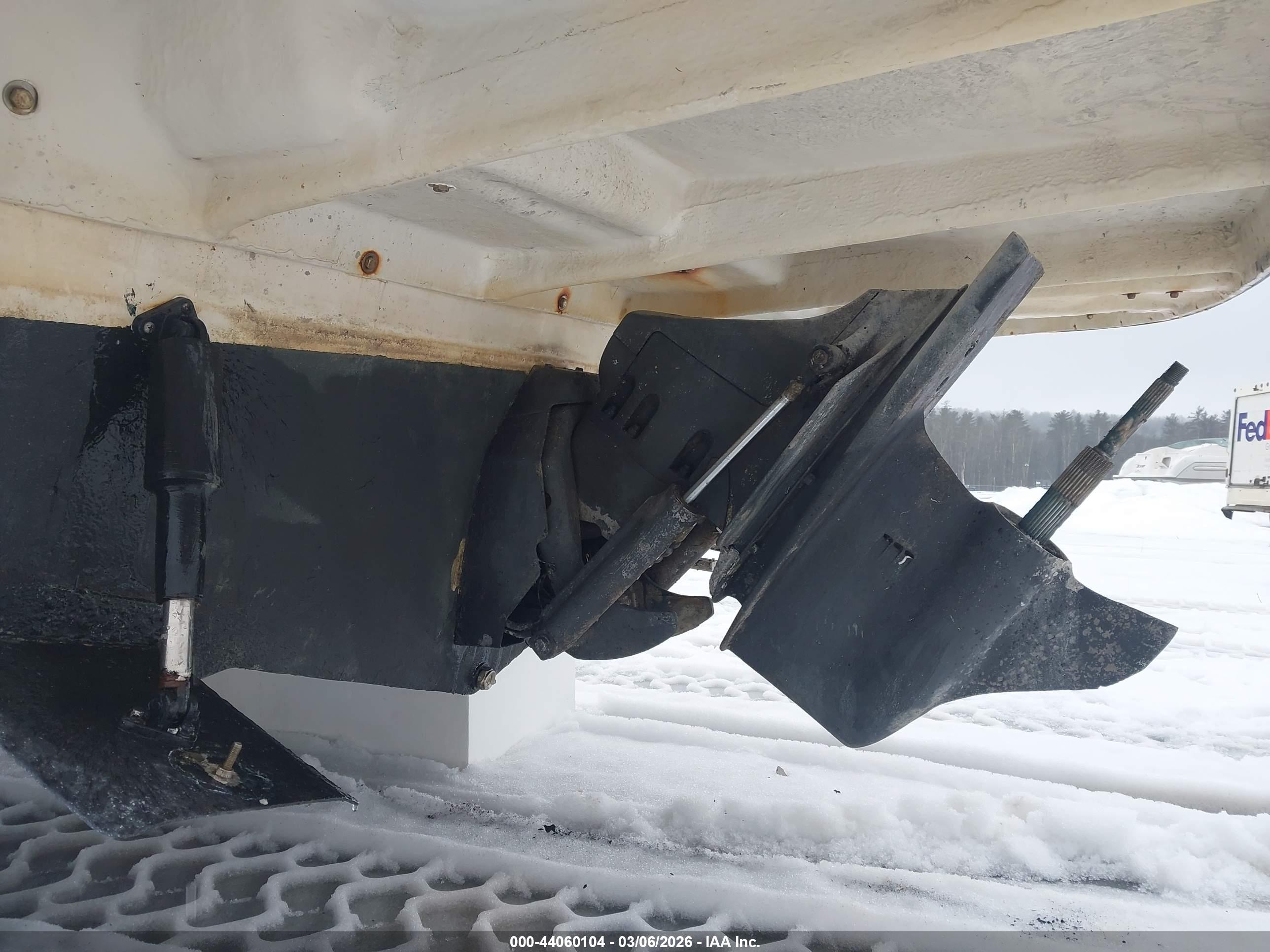 RINKER 25' image 10