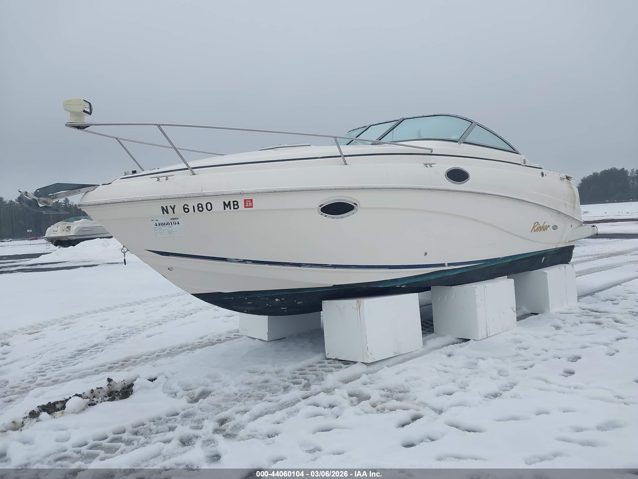 RINKER 25' image 2