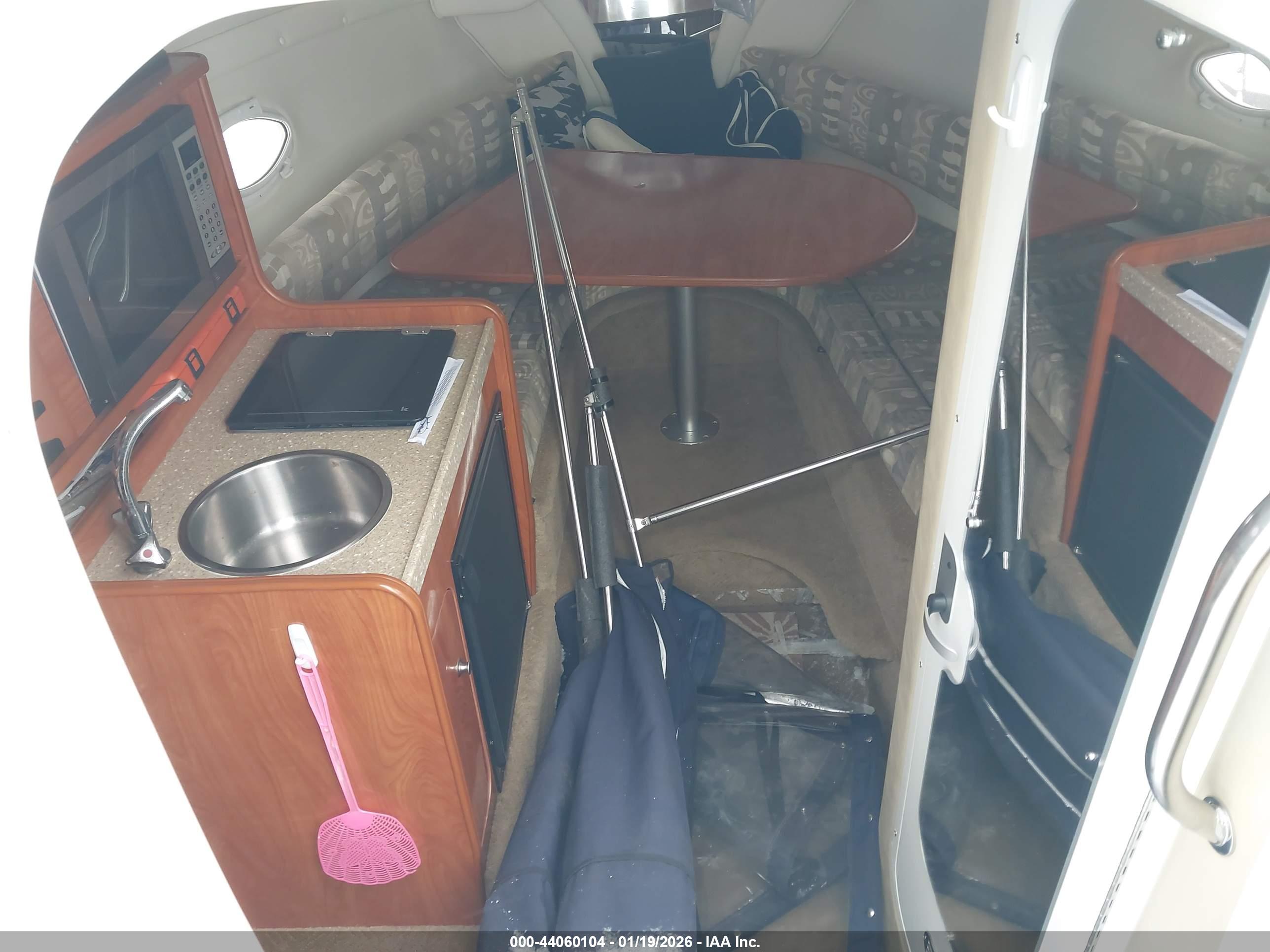 RINKER 25' image 5