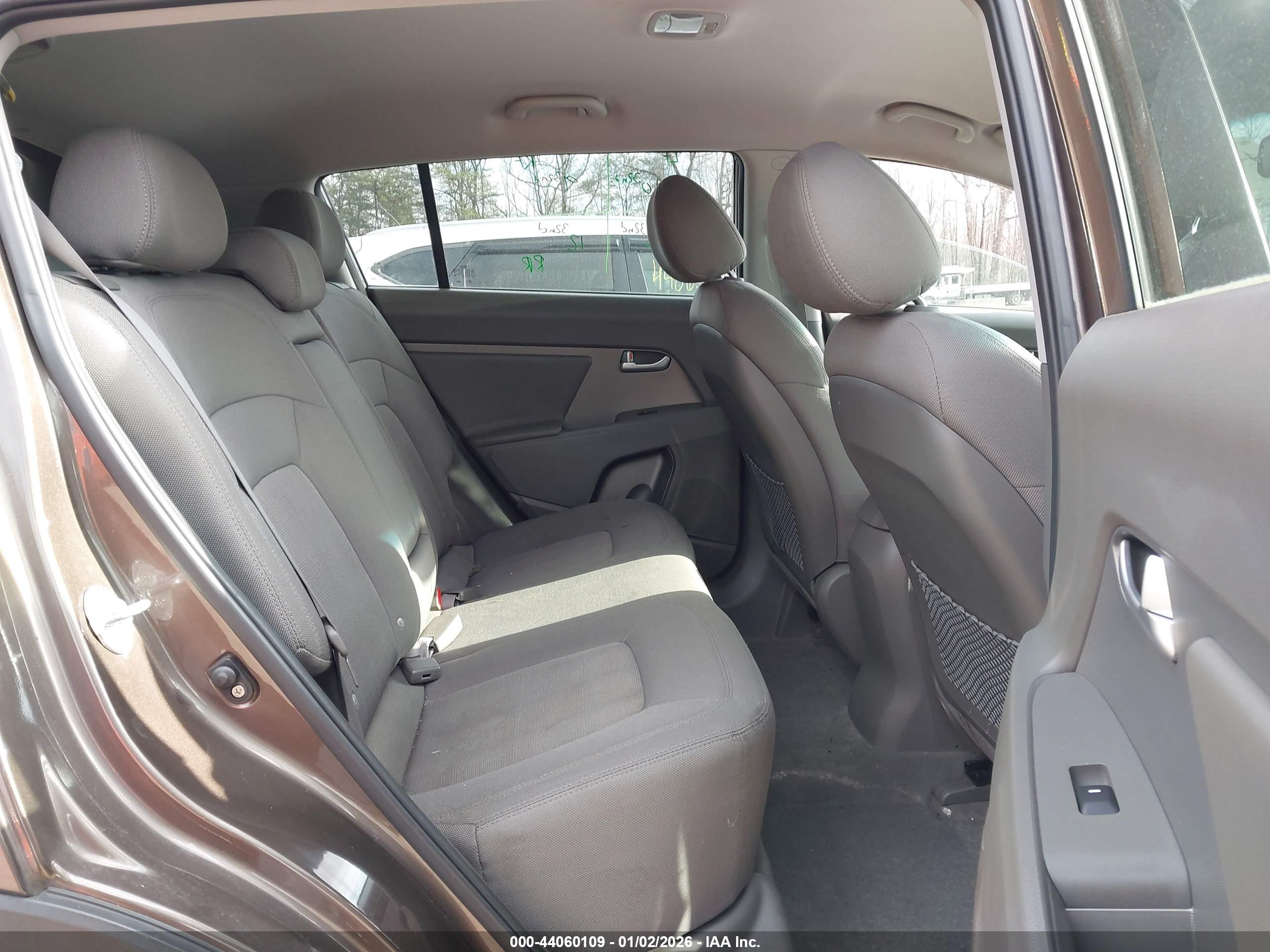 KIA SPORTAGE image 8