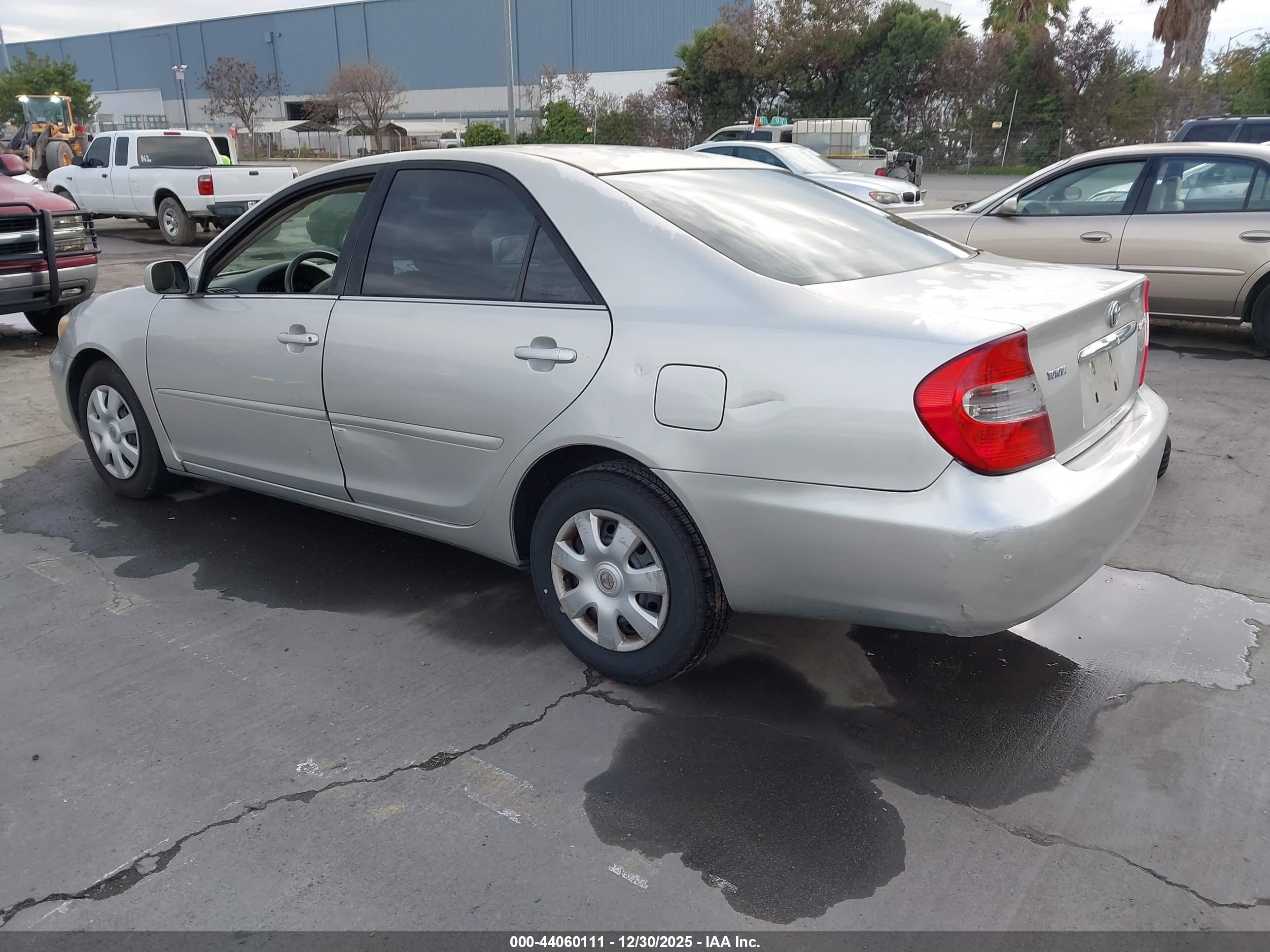 TOYOTA CAMRY image 3