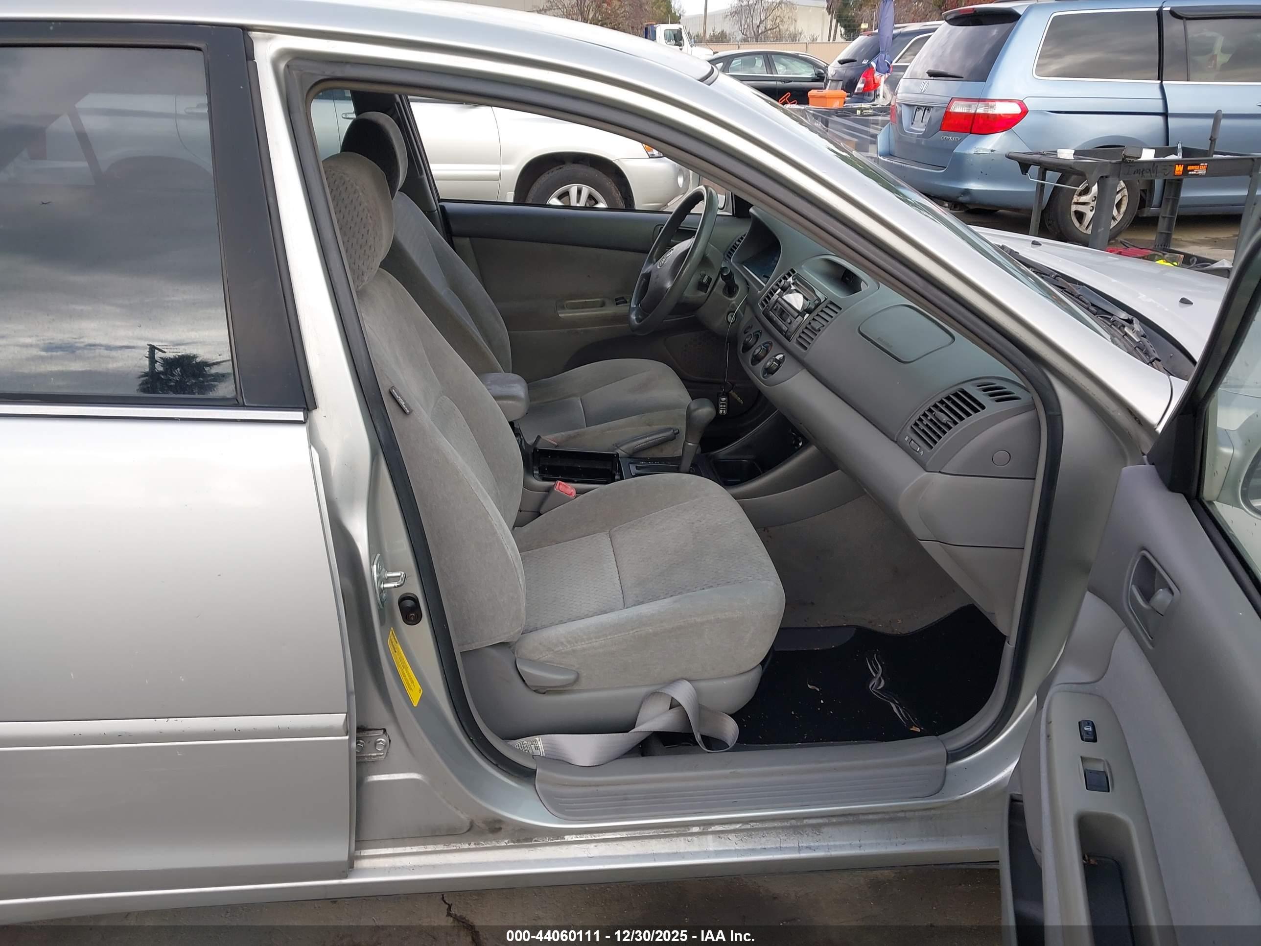 TOYOTA CAMRY image 5