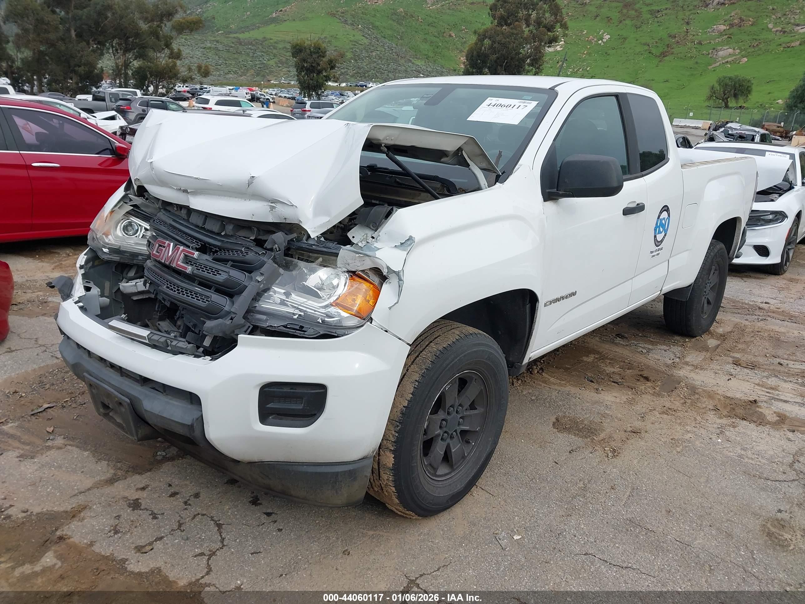GMC CANYON image 2