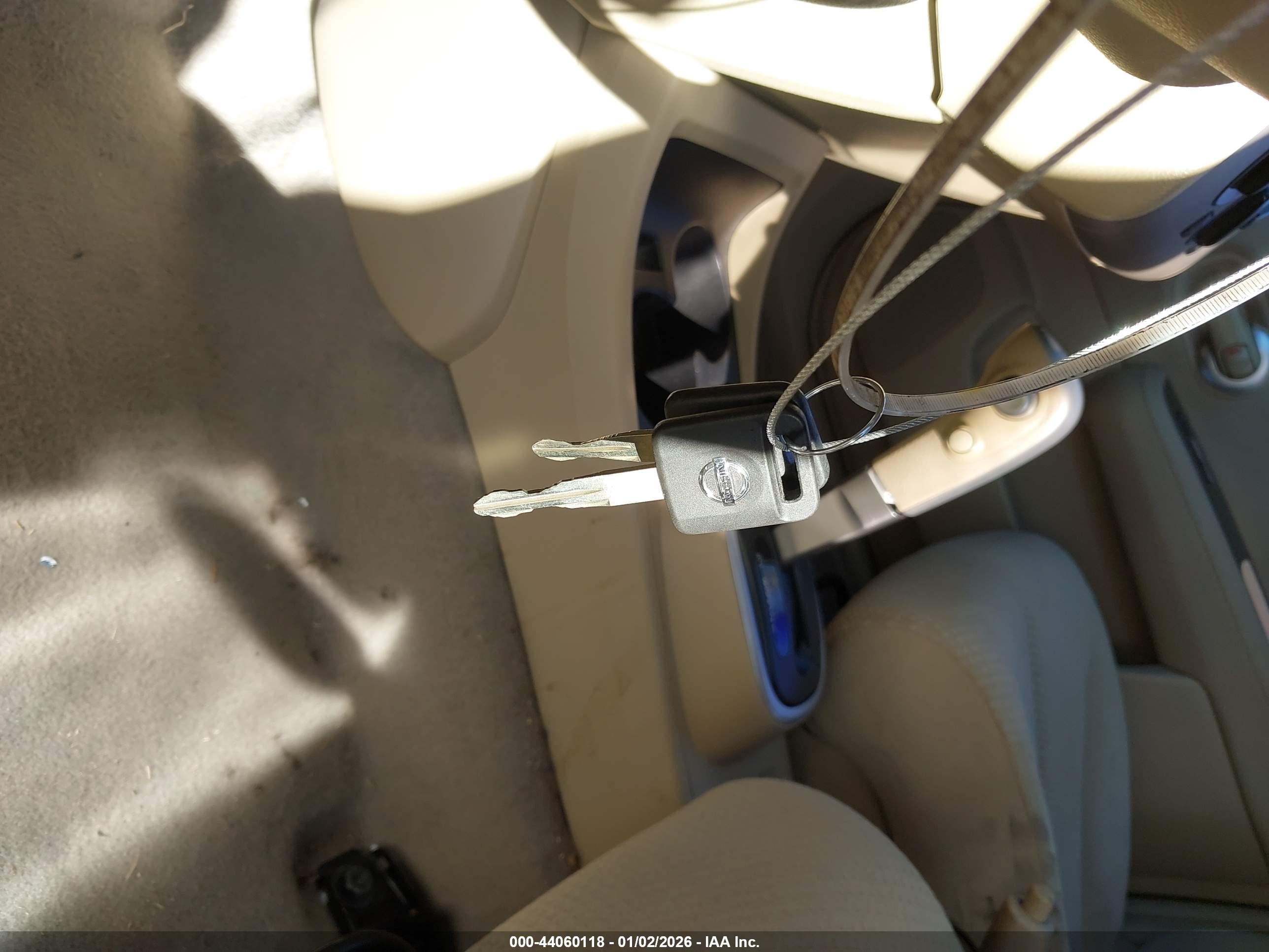 NISSAN VERSA image 11