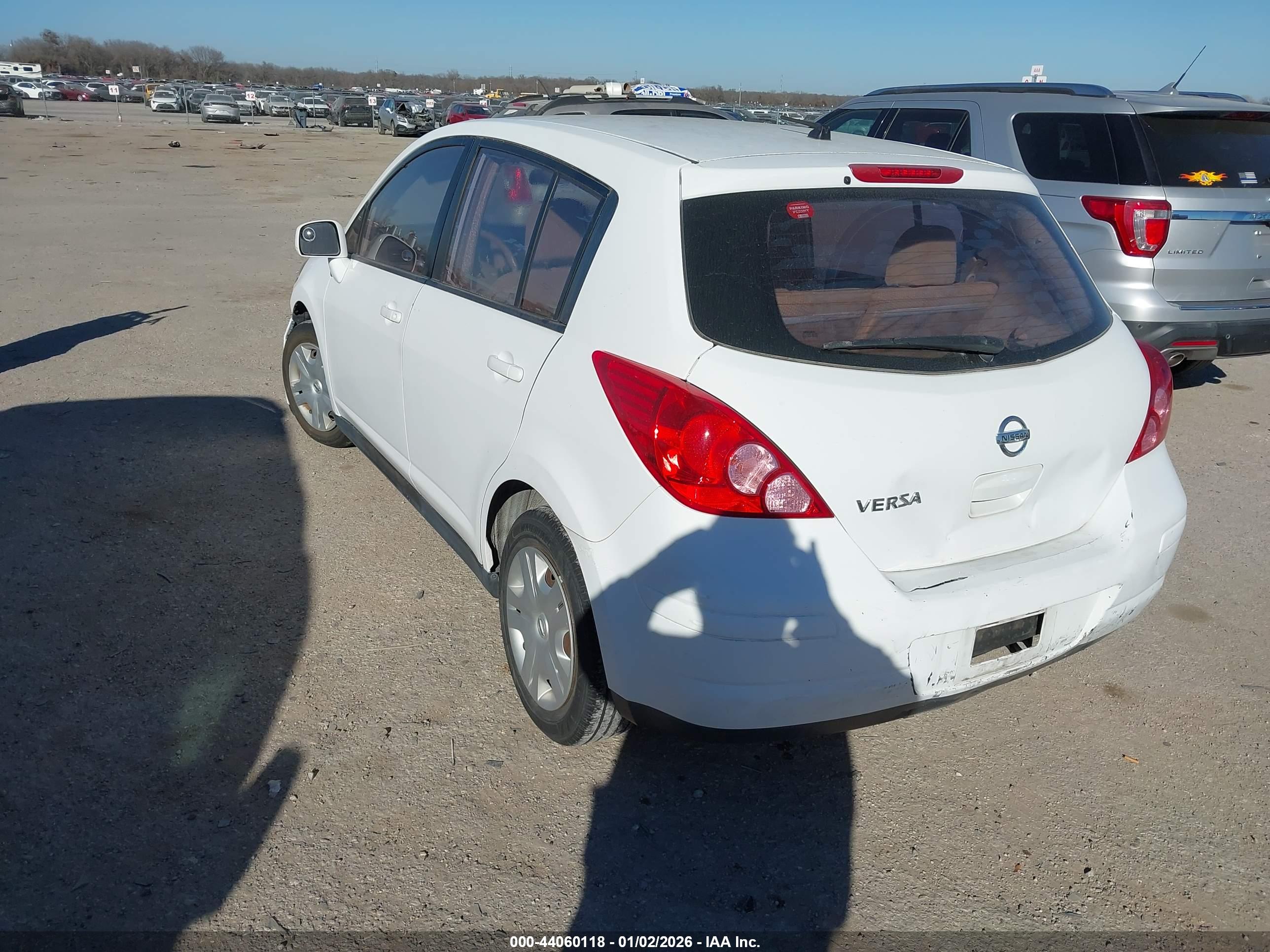 NISSAN VERSA image 3