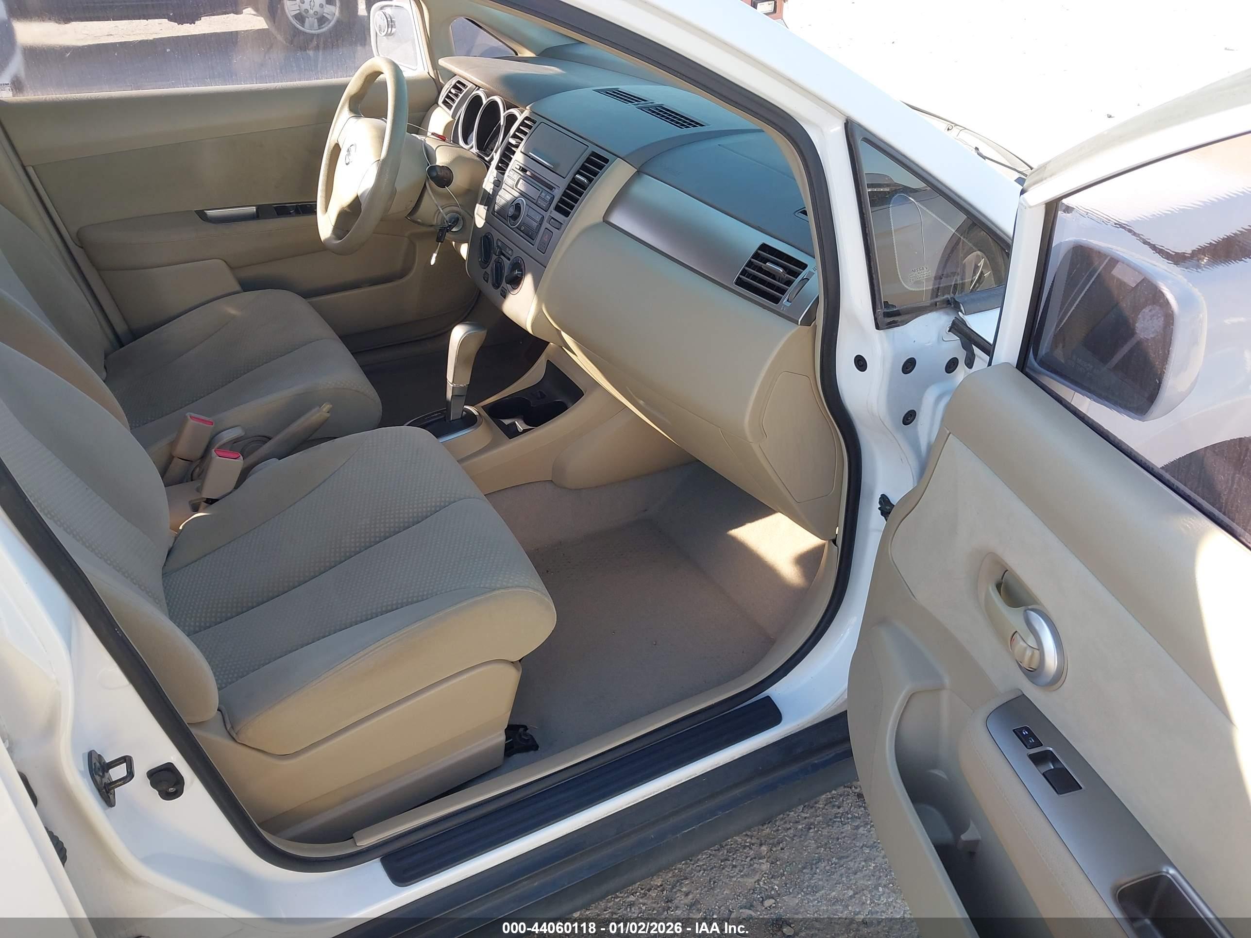 NISSAN VERSA image 5