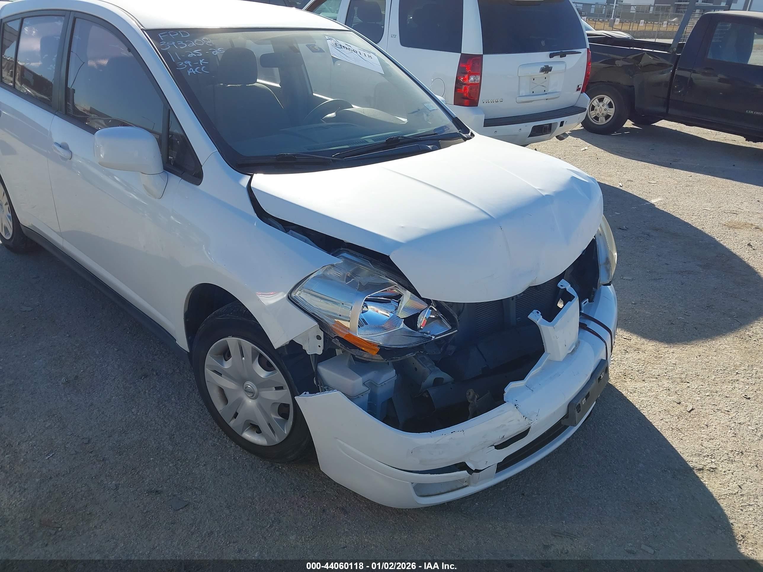 NISSAN VERSA image 6