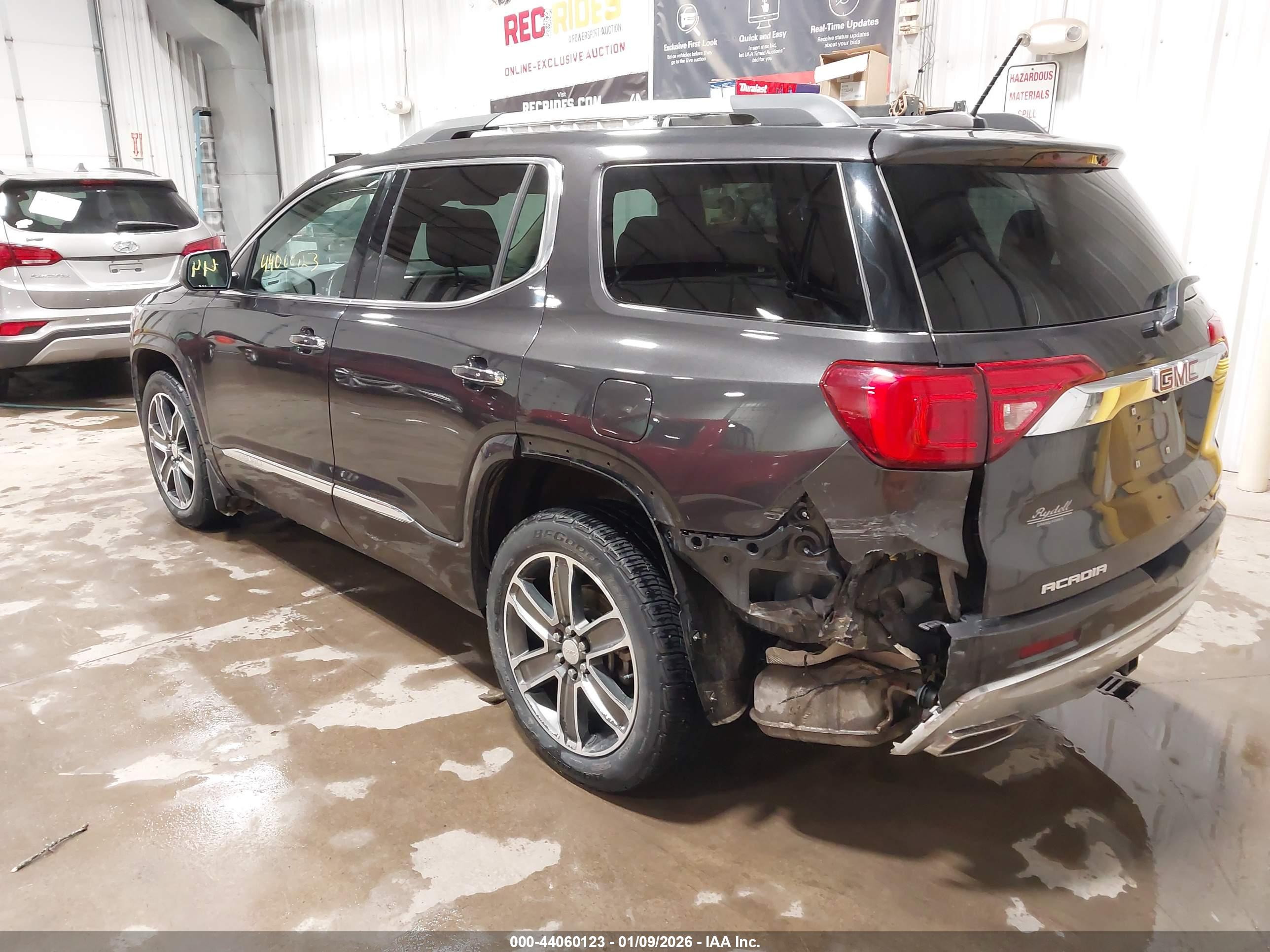 GMC ACADIA image 3