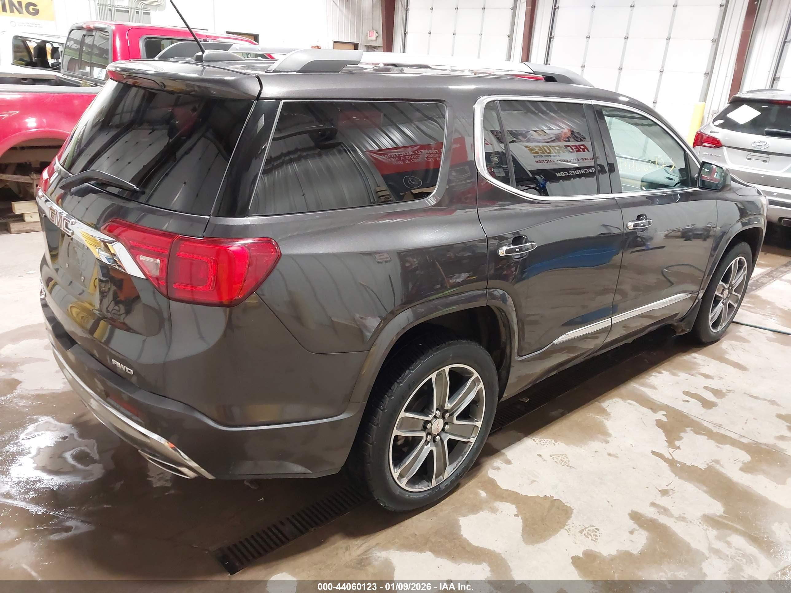 GMC ACADIA image 4