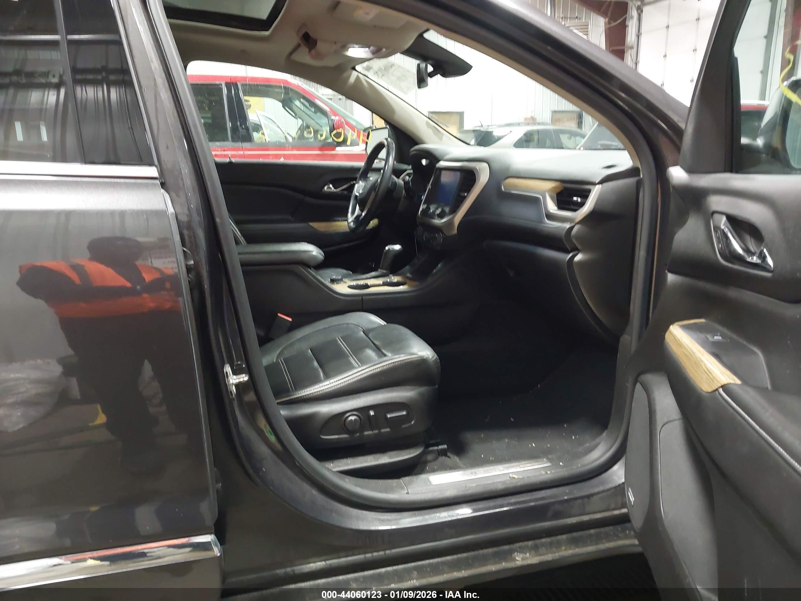 GMC ACADIA image 5