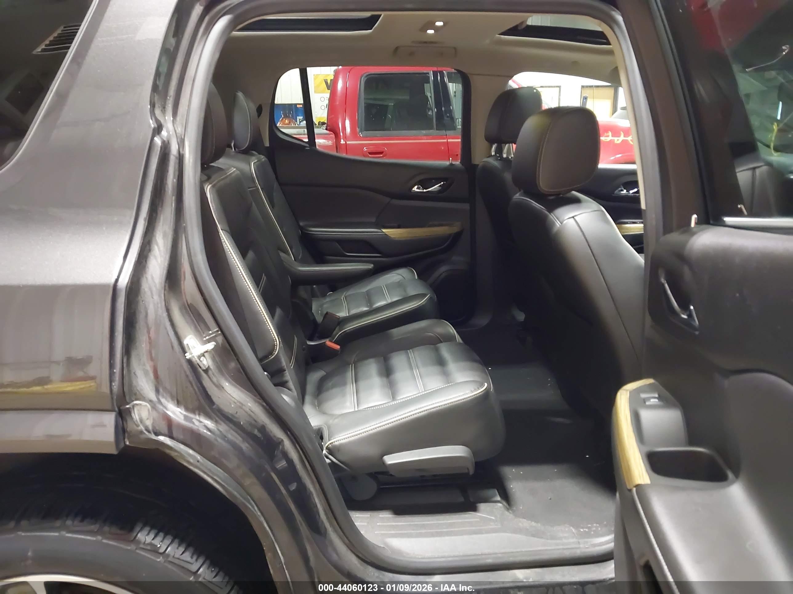 GMC ACADIA image 8