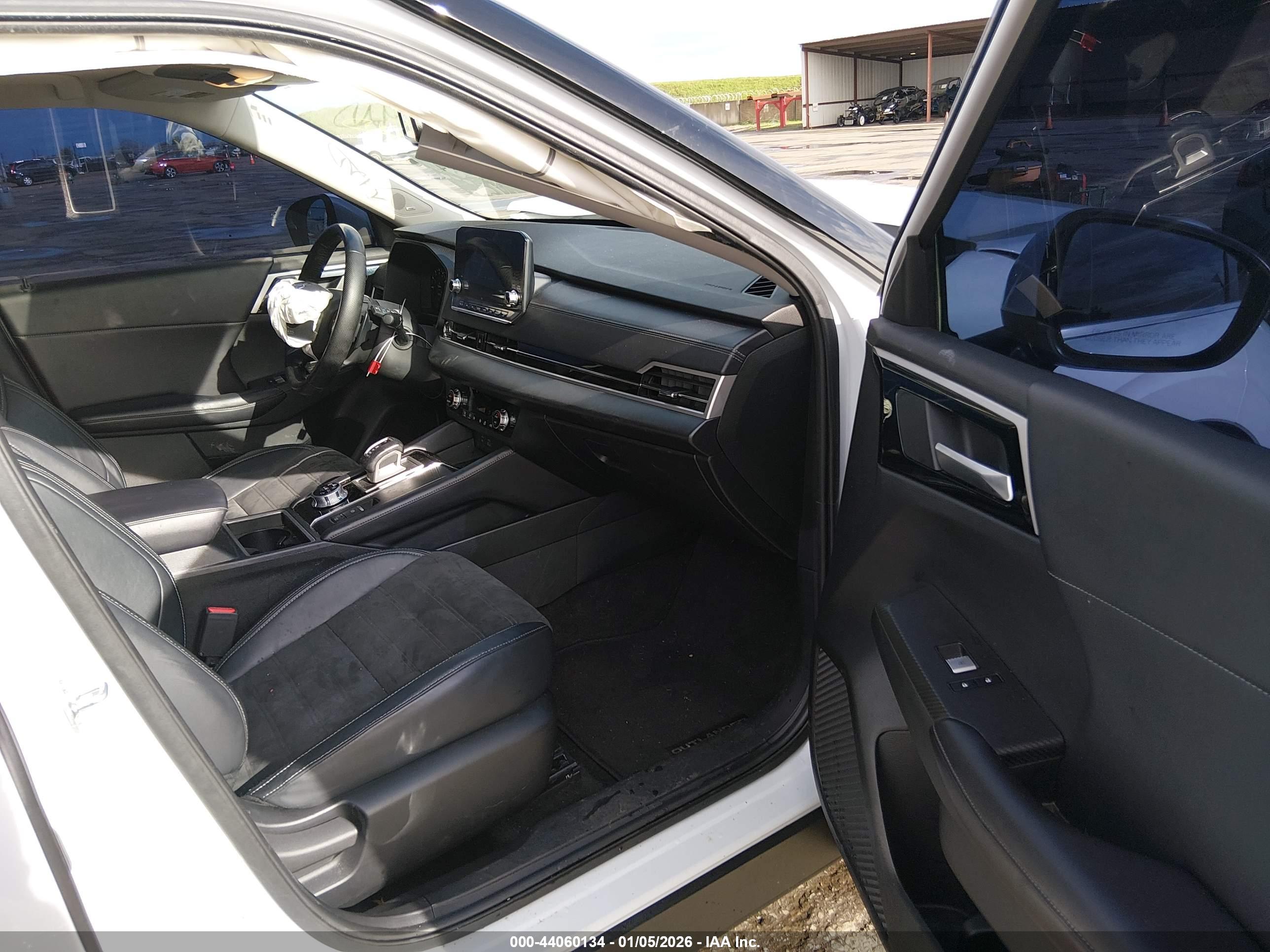 MITSUBISHI OUTLANDER image 5