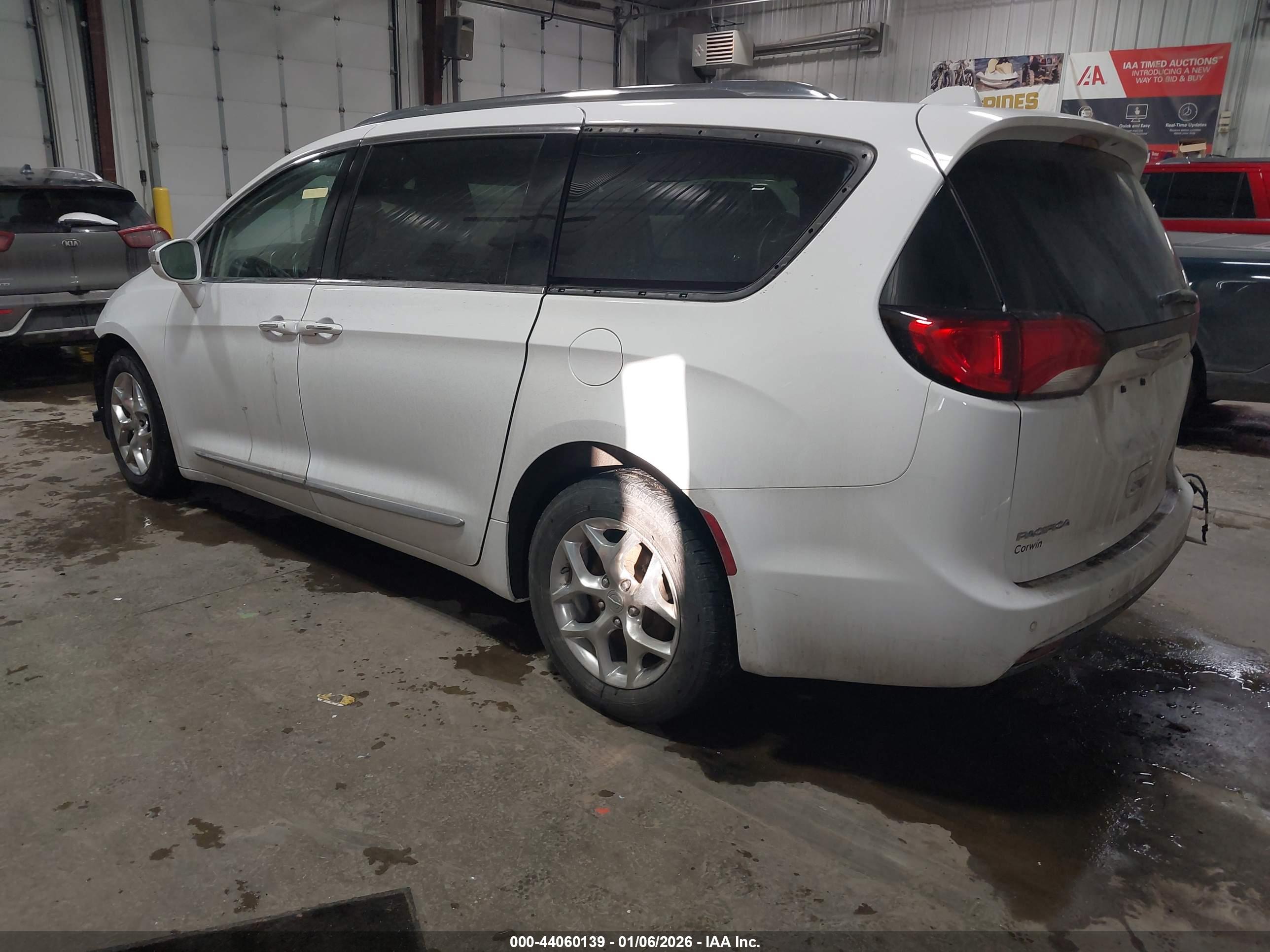 CHRYSLER PACIFICA image 3