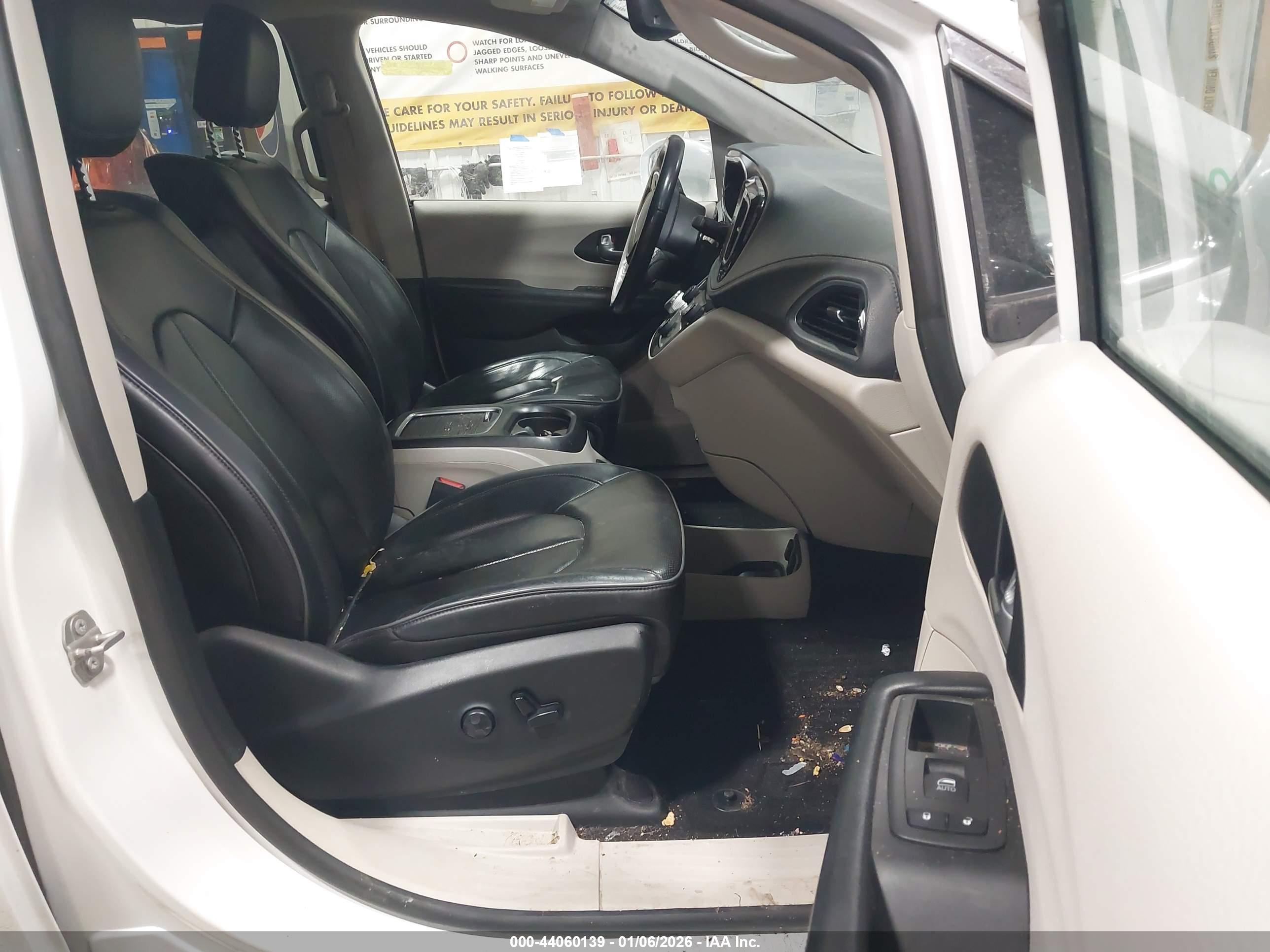 CHRYSLER PACIFICA image 5