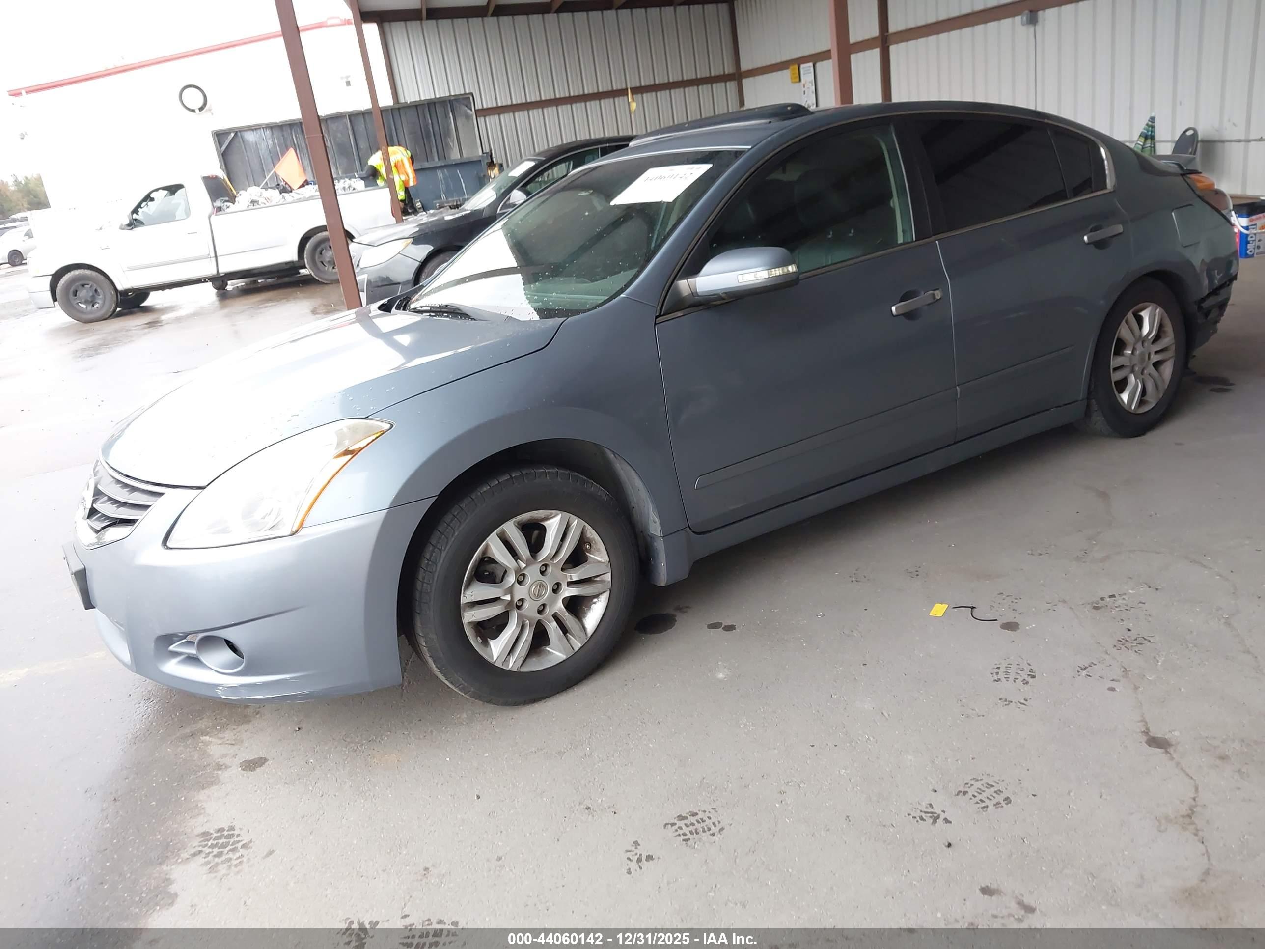 NISSAN ALTIMA image 2
