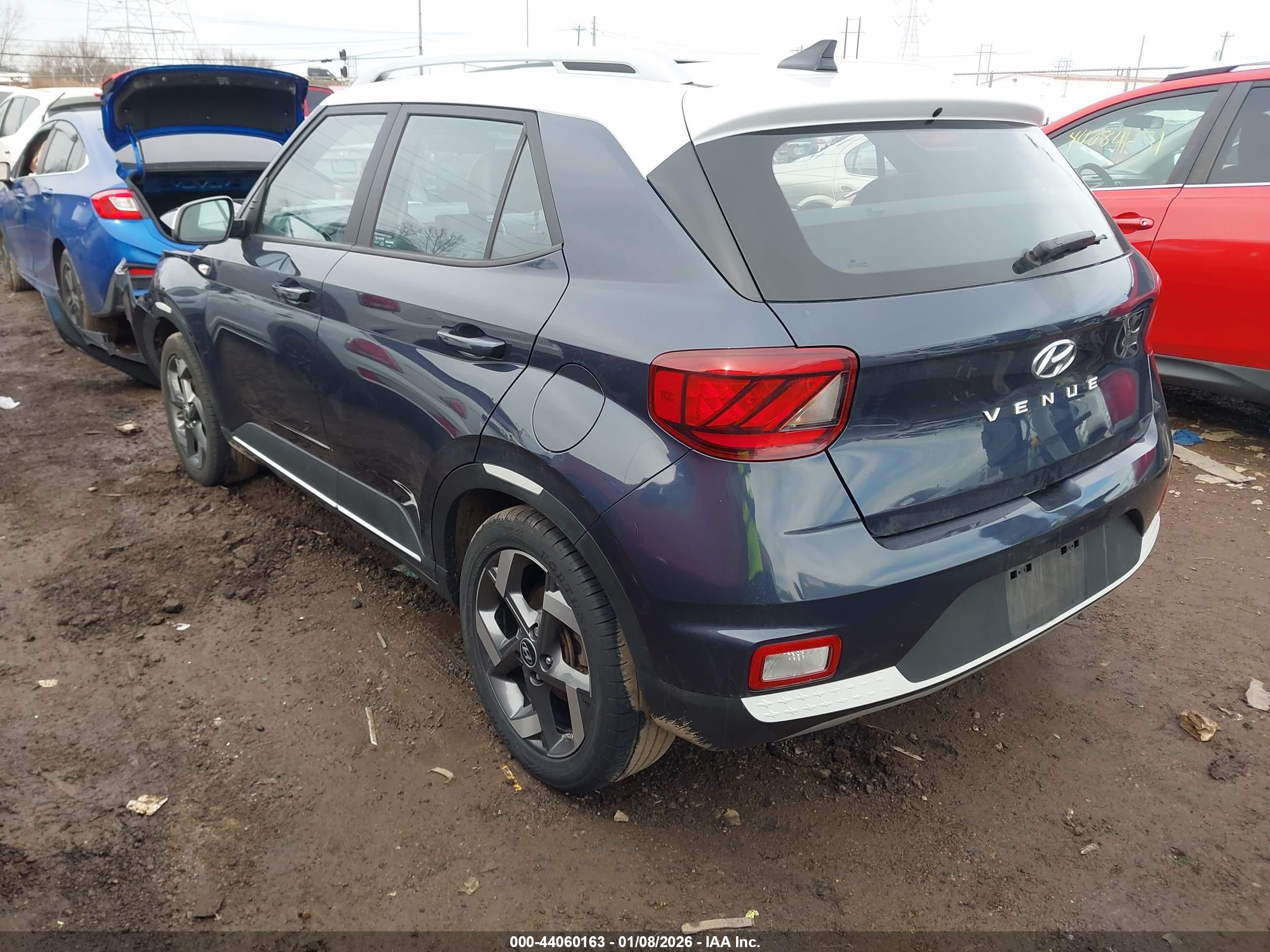 HYUNDAI VENUE image 3