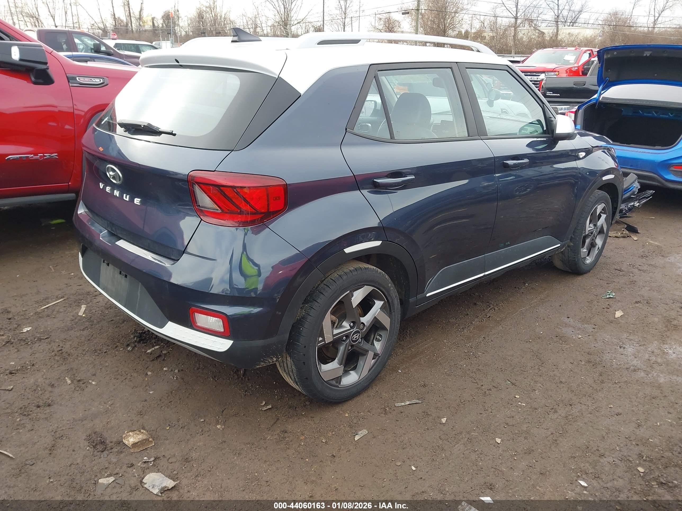 HYUNDAI VENUE image 4