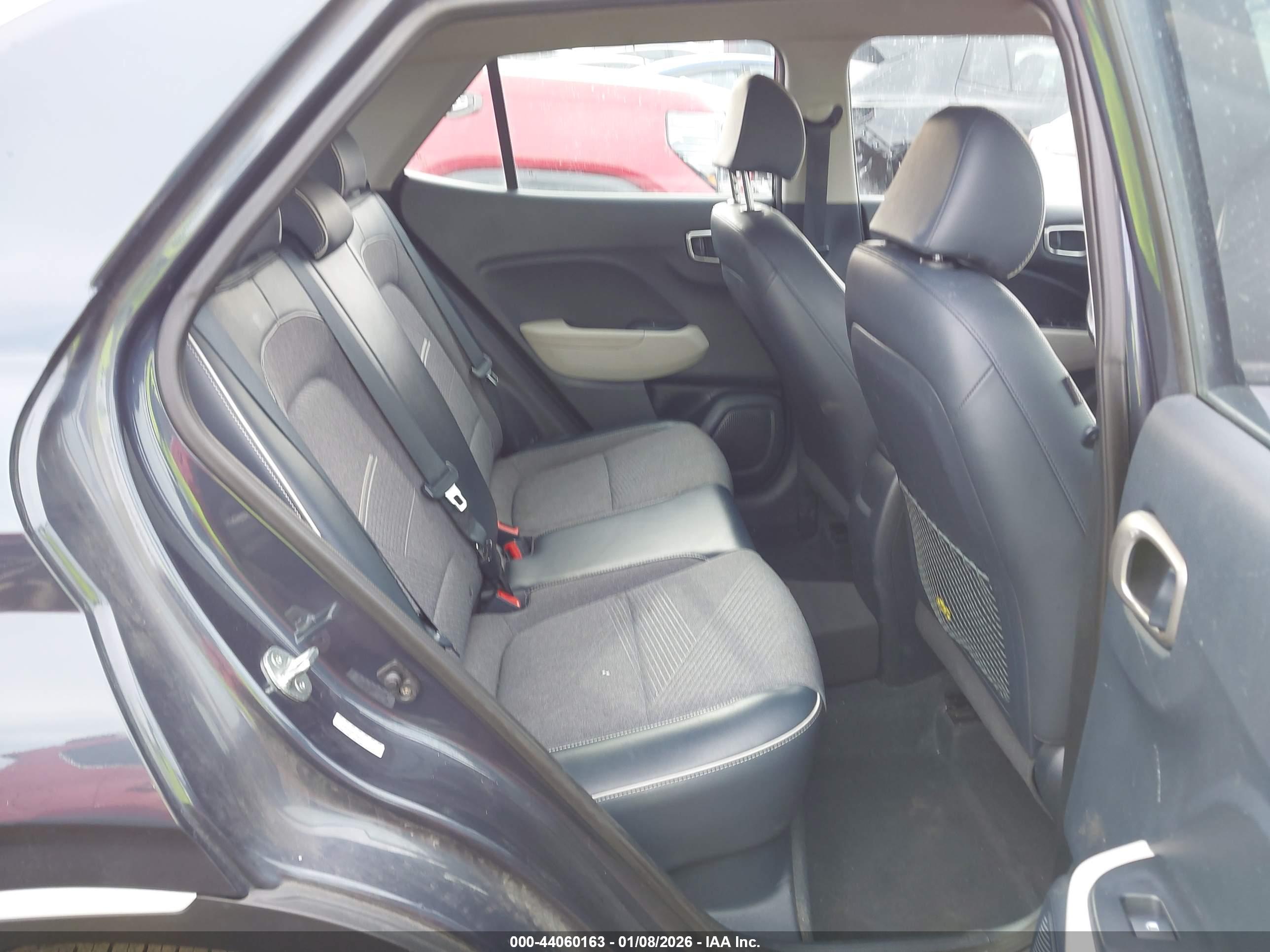 HYUNDAI VENUE image 8