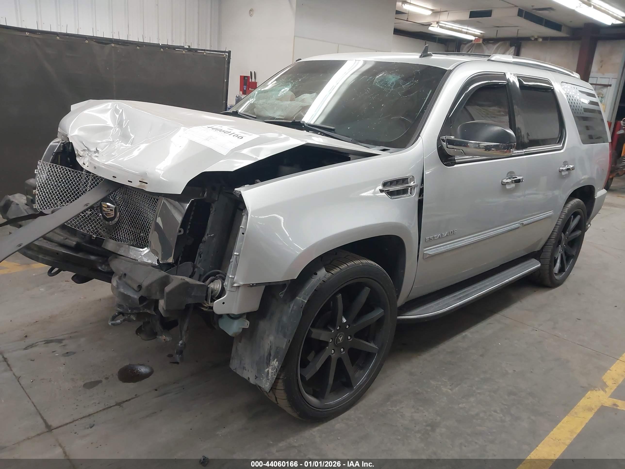CADILLAC ESCALADE image 2