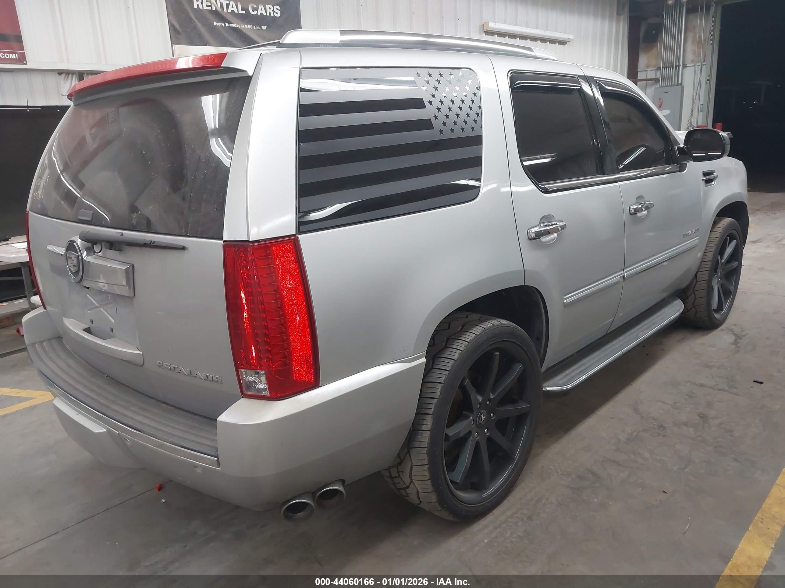 CADILLAC ESCALADE image 4