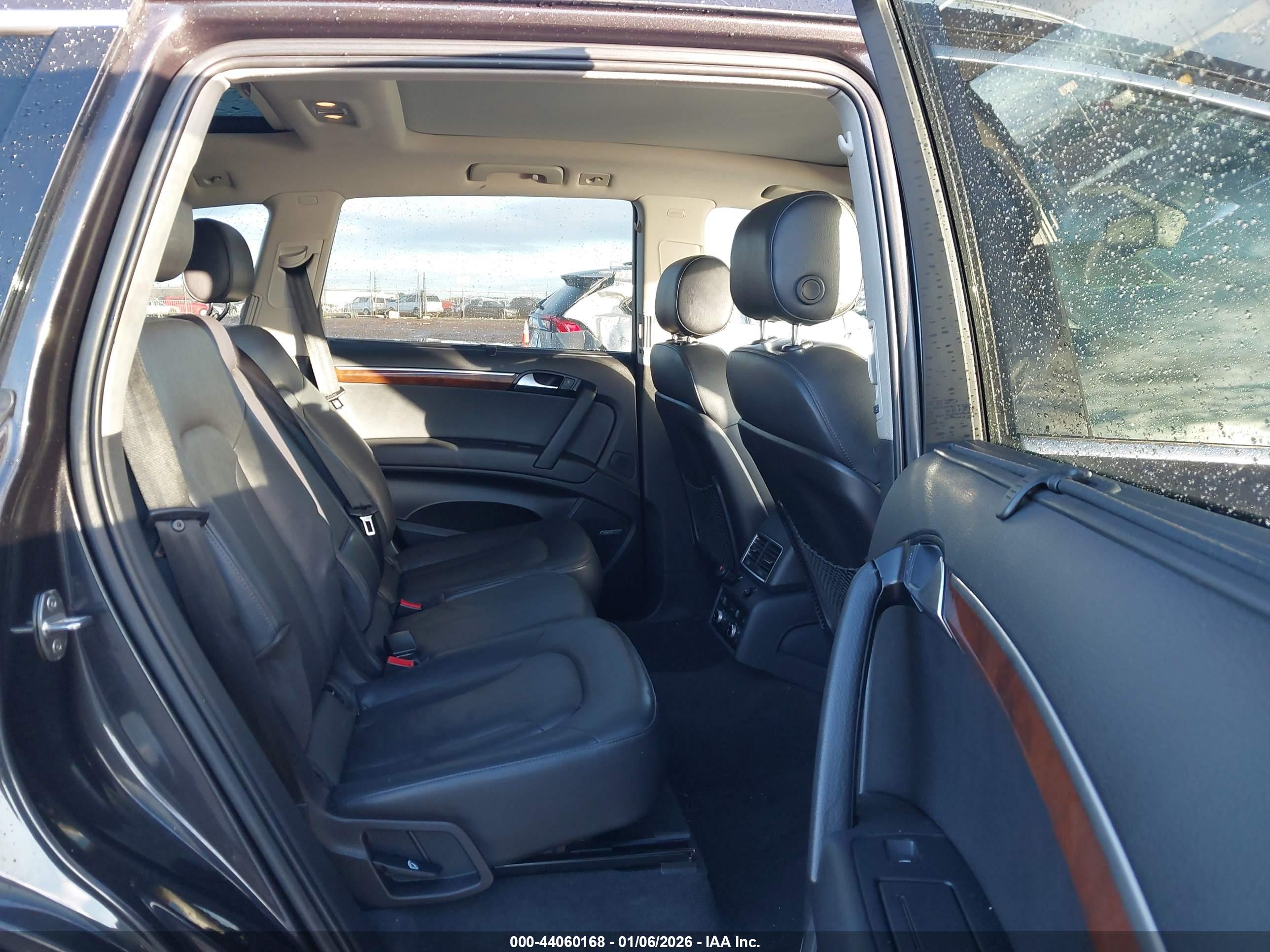 AUDI Q7 image 8