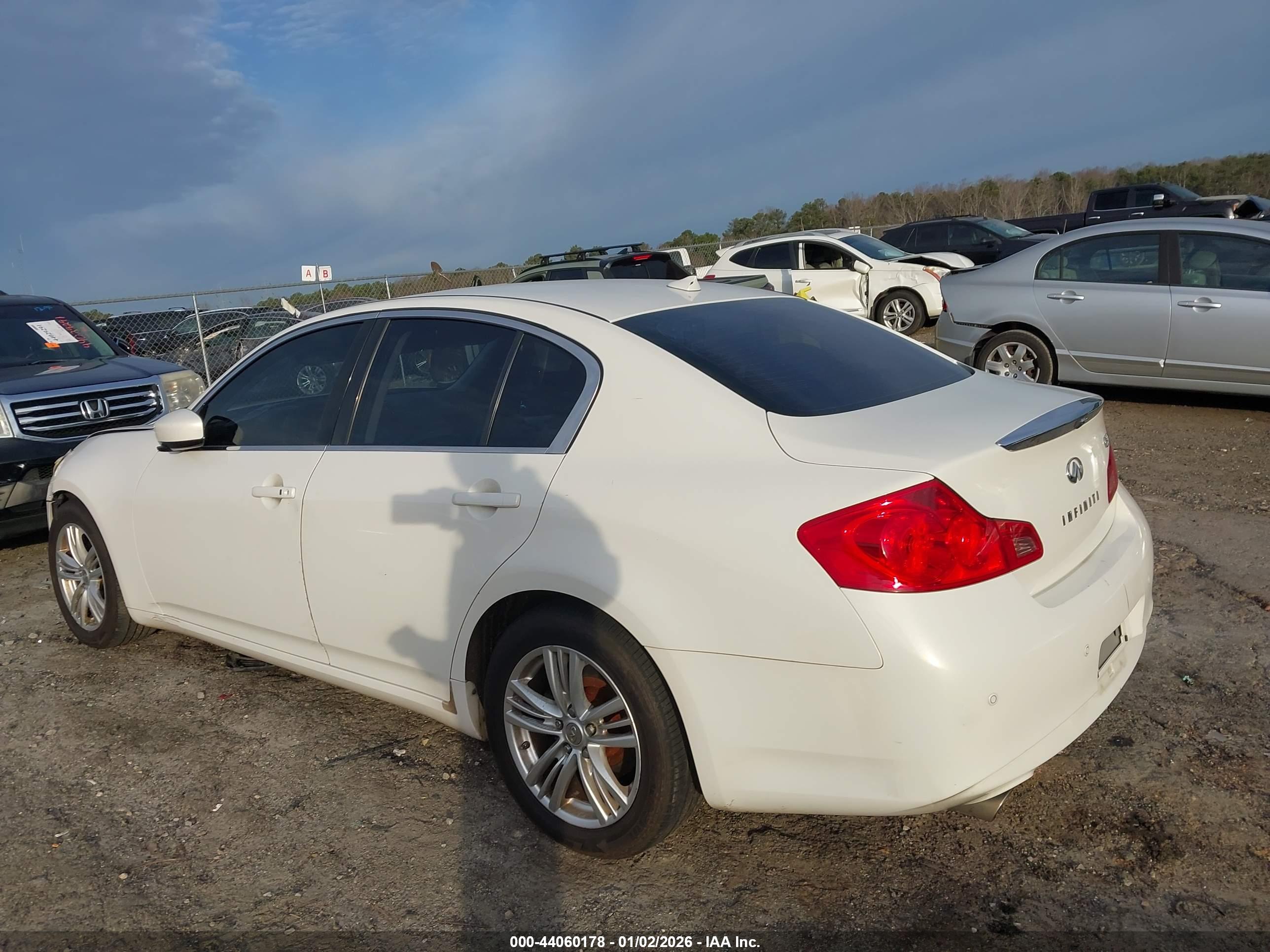INFINITI G37 image 3