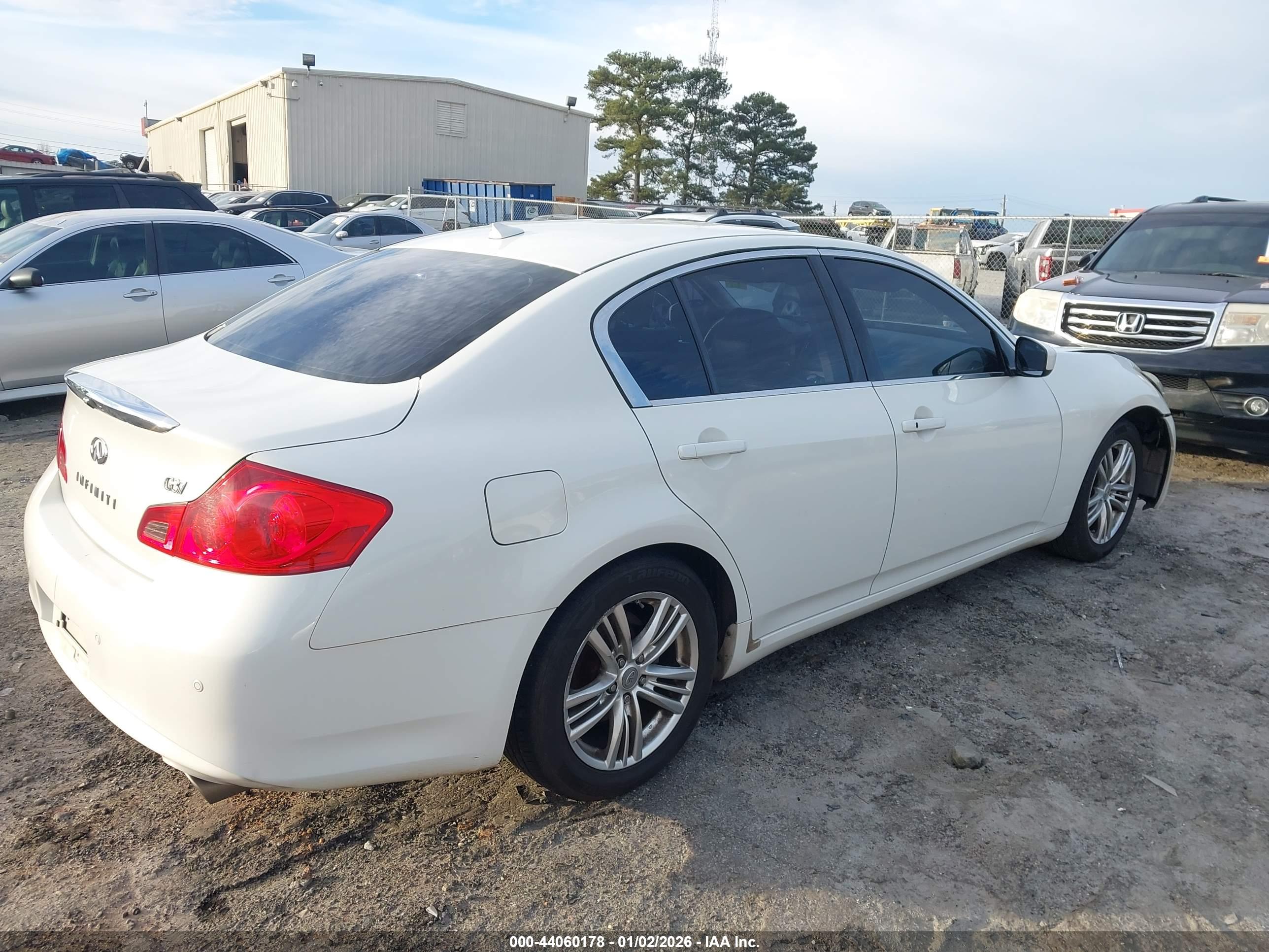 INFINITI G37 image 4