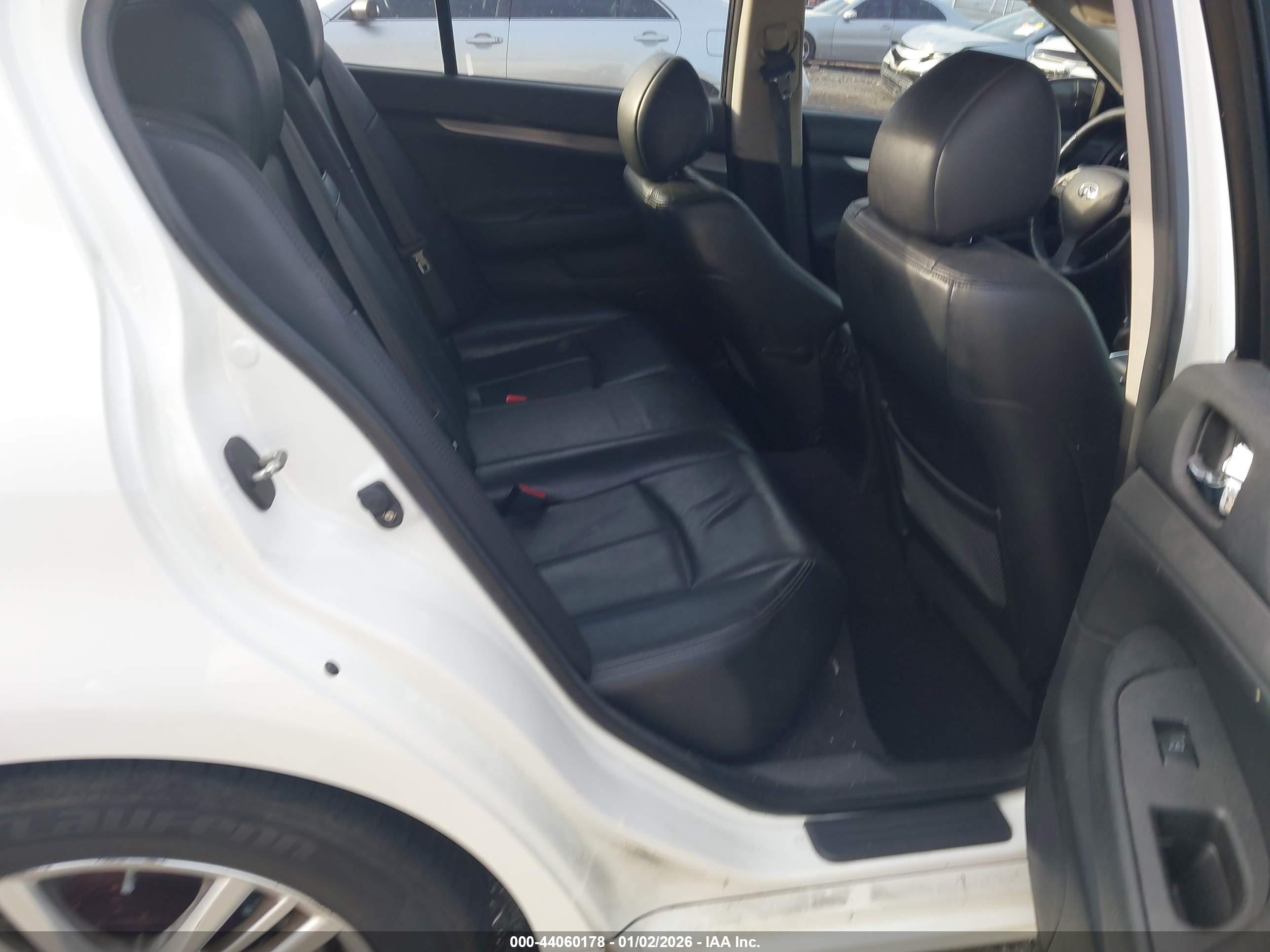 INFINITI G37 image 8