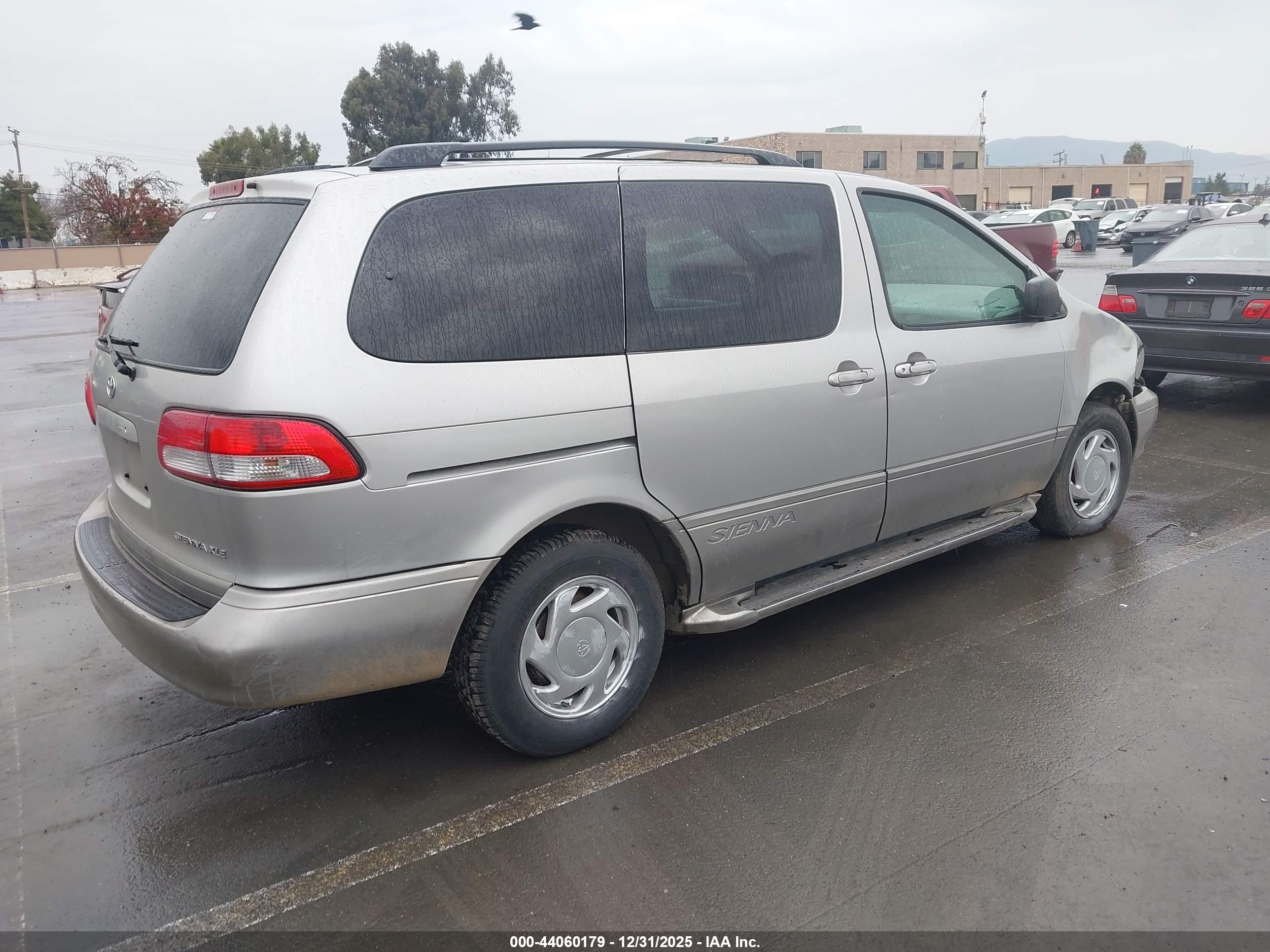 TOYOTA SIENNA image 4
