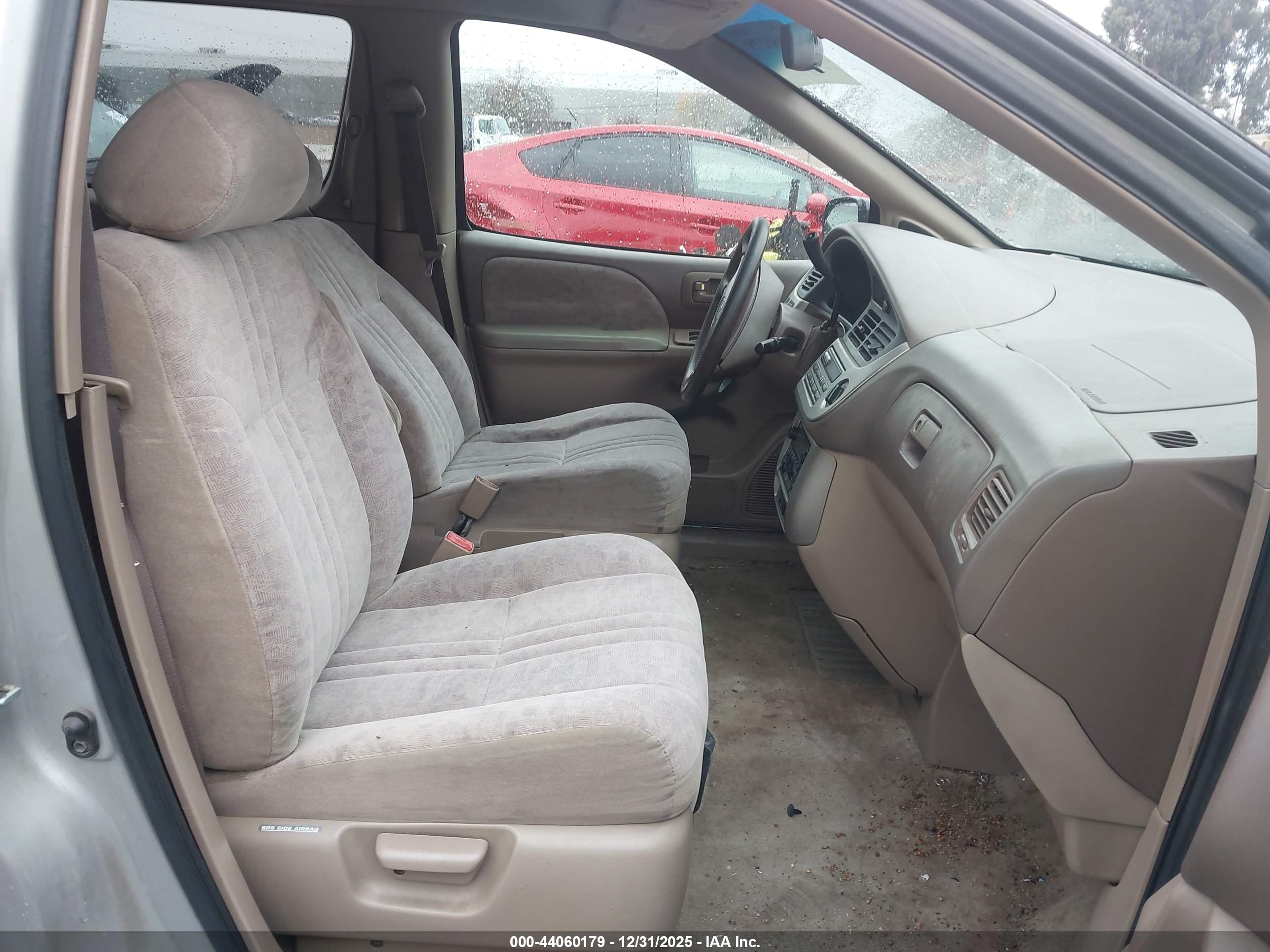 TOYOTA SIENNA image 5