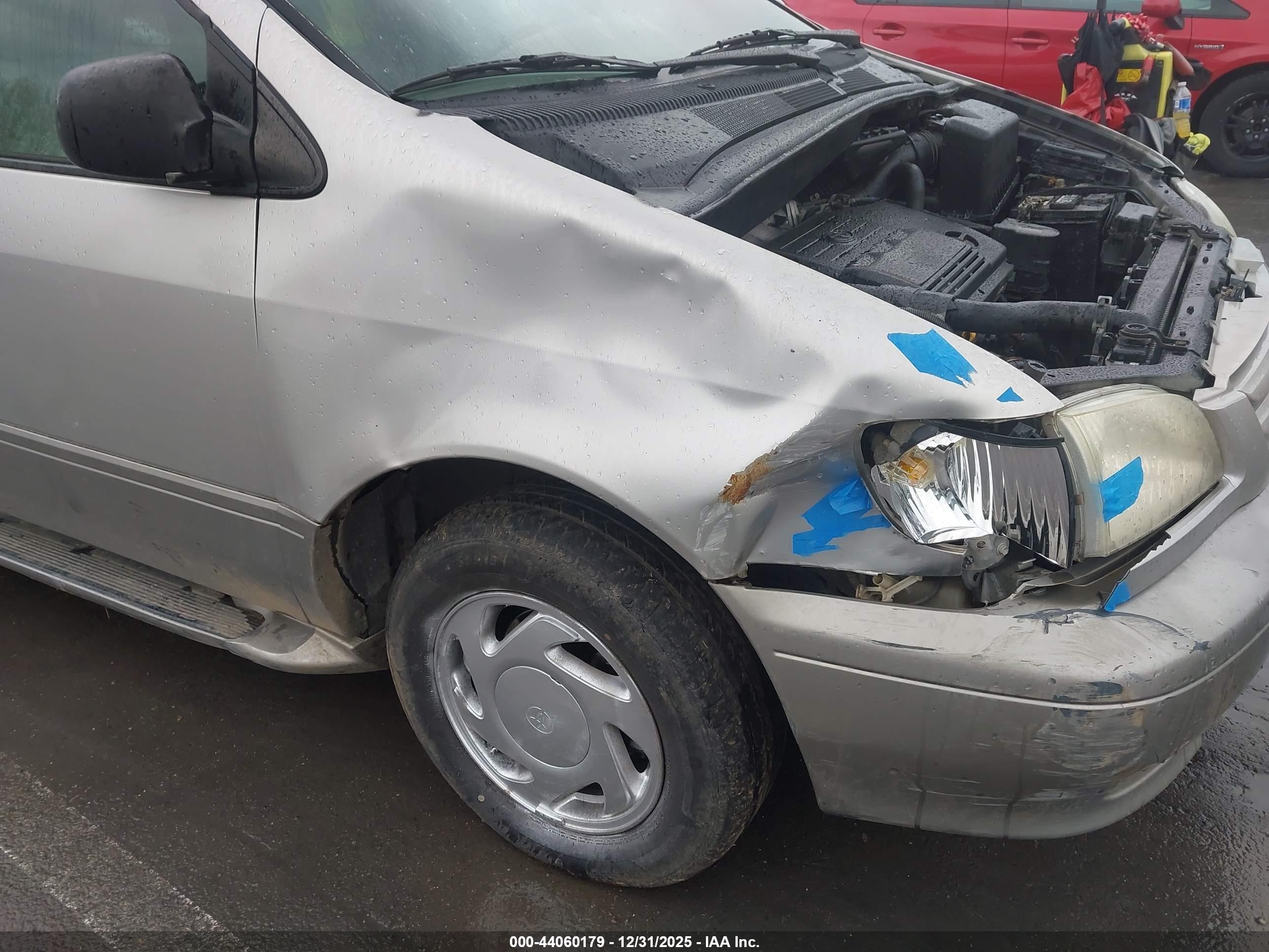 TOYOTA SIENNA image 6