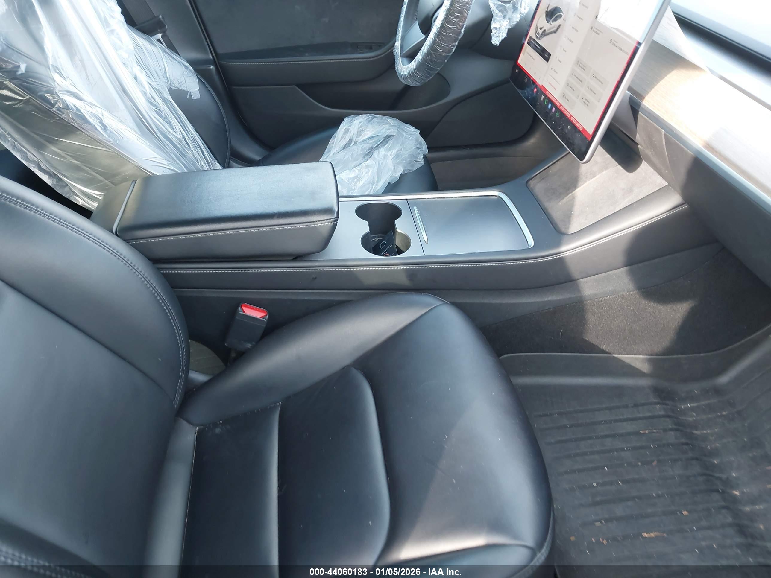 TESLA MODEL image 5