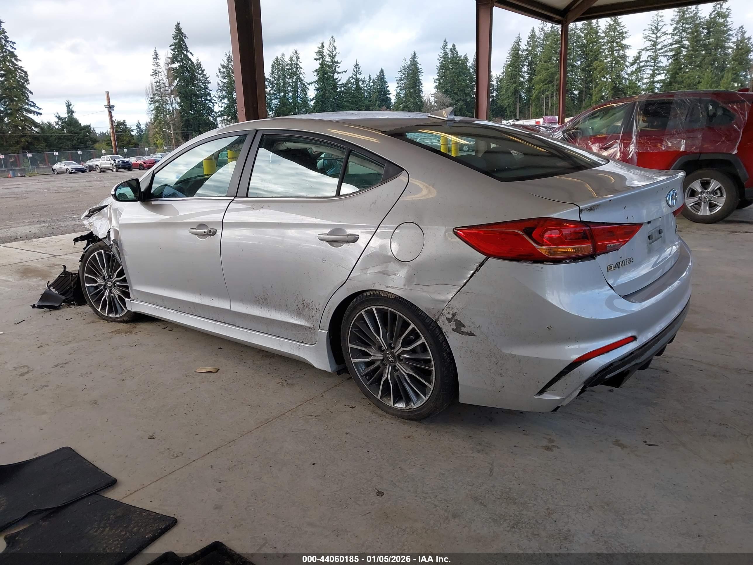 HYUNDAI ELANTRA image 3