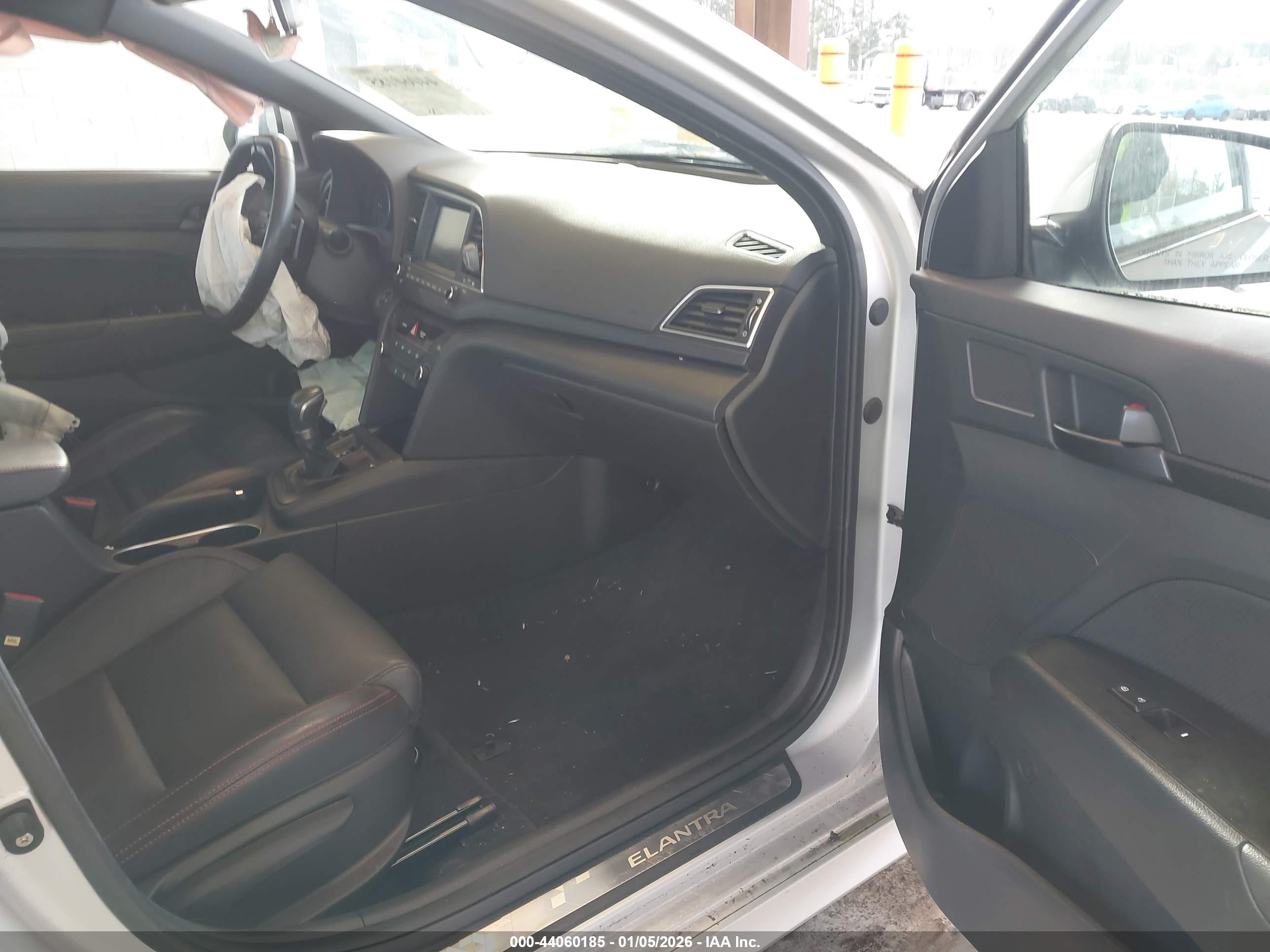 HYUNDAI ELANTRA image 5