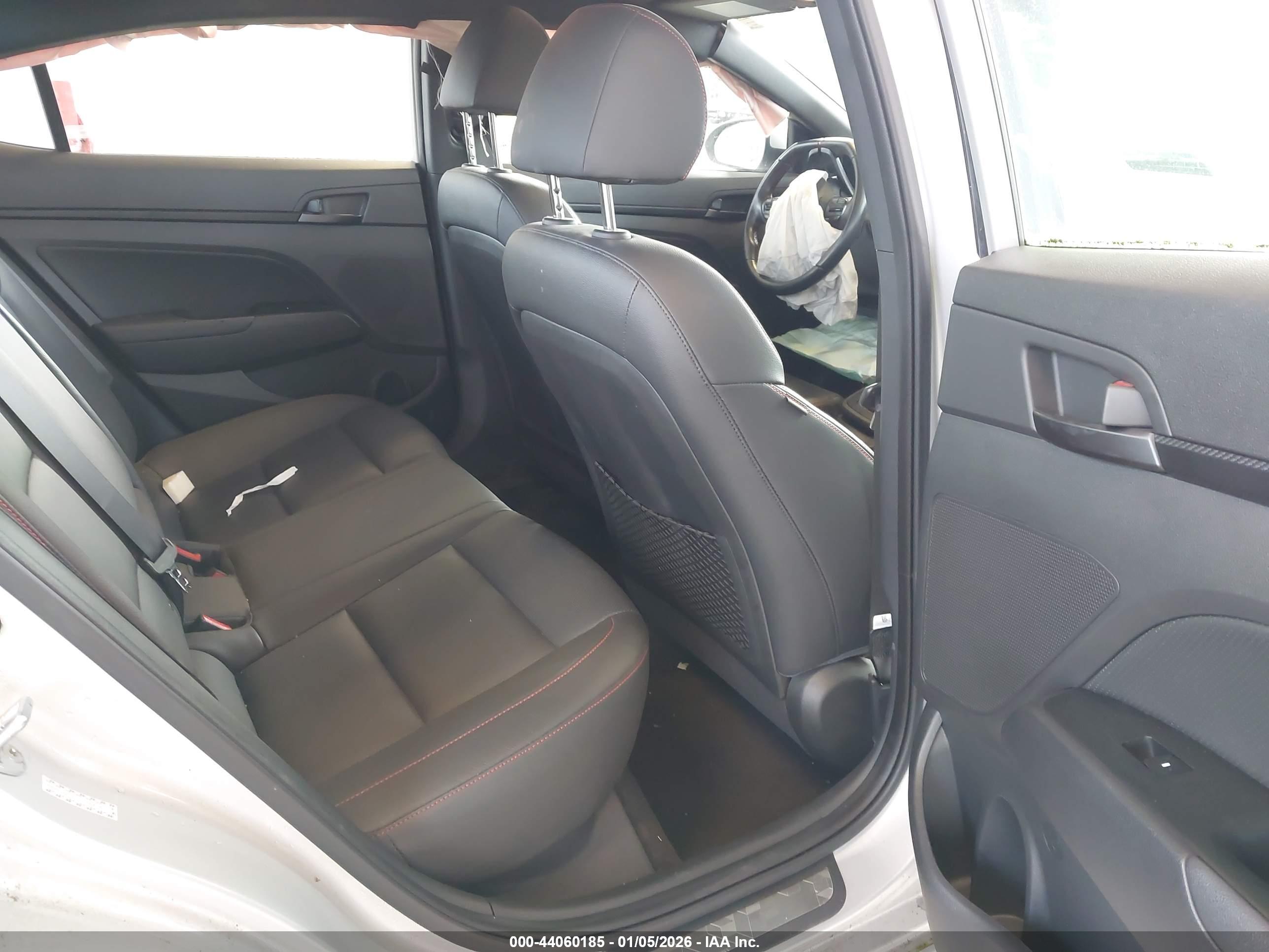 HYUNDAI ELANTRA image 8