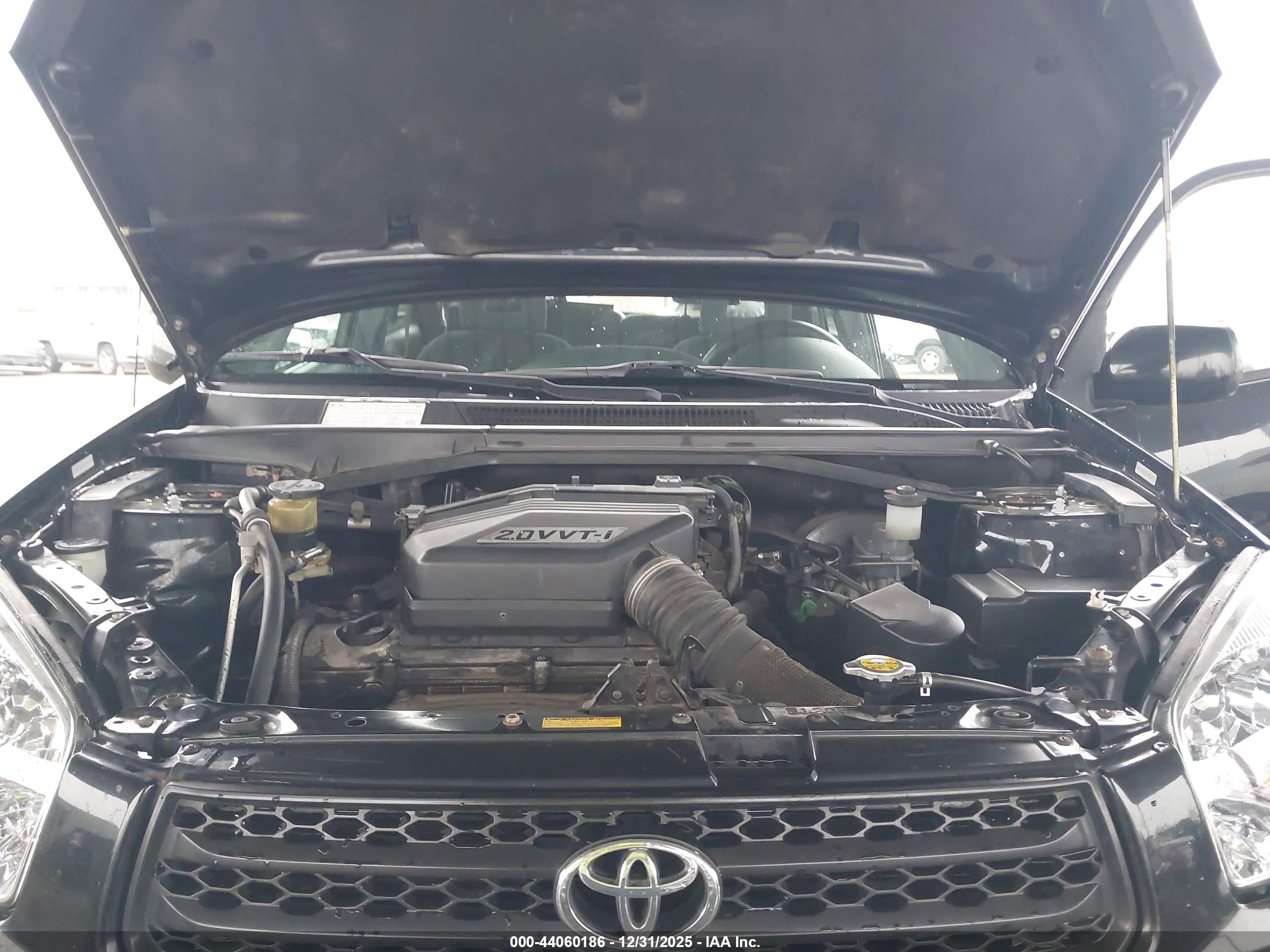 TOYOTA RAV4 image 10