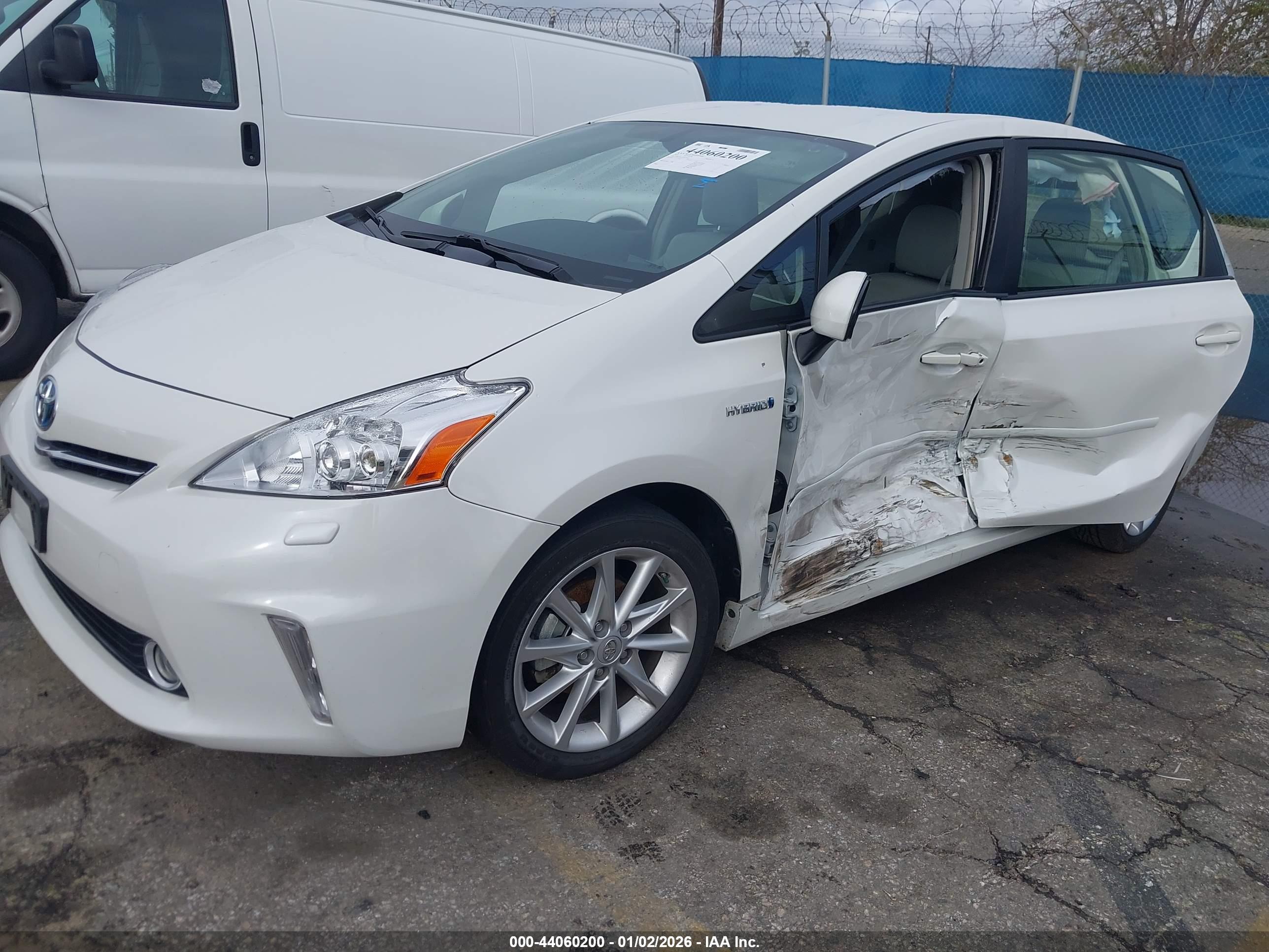 TOYOTA PRIUS image 2