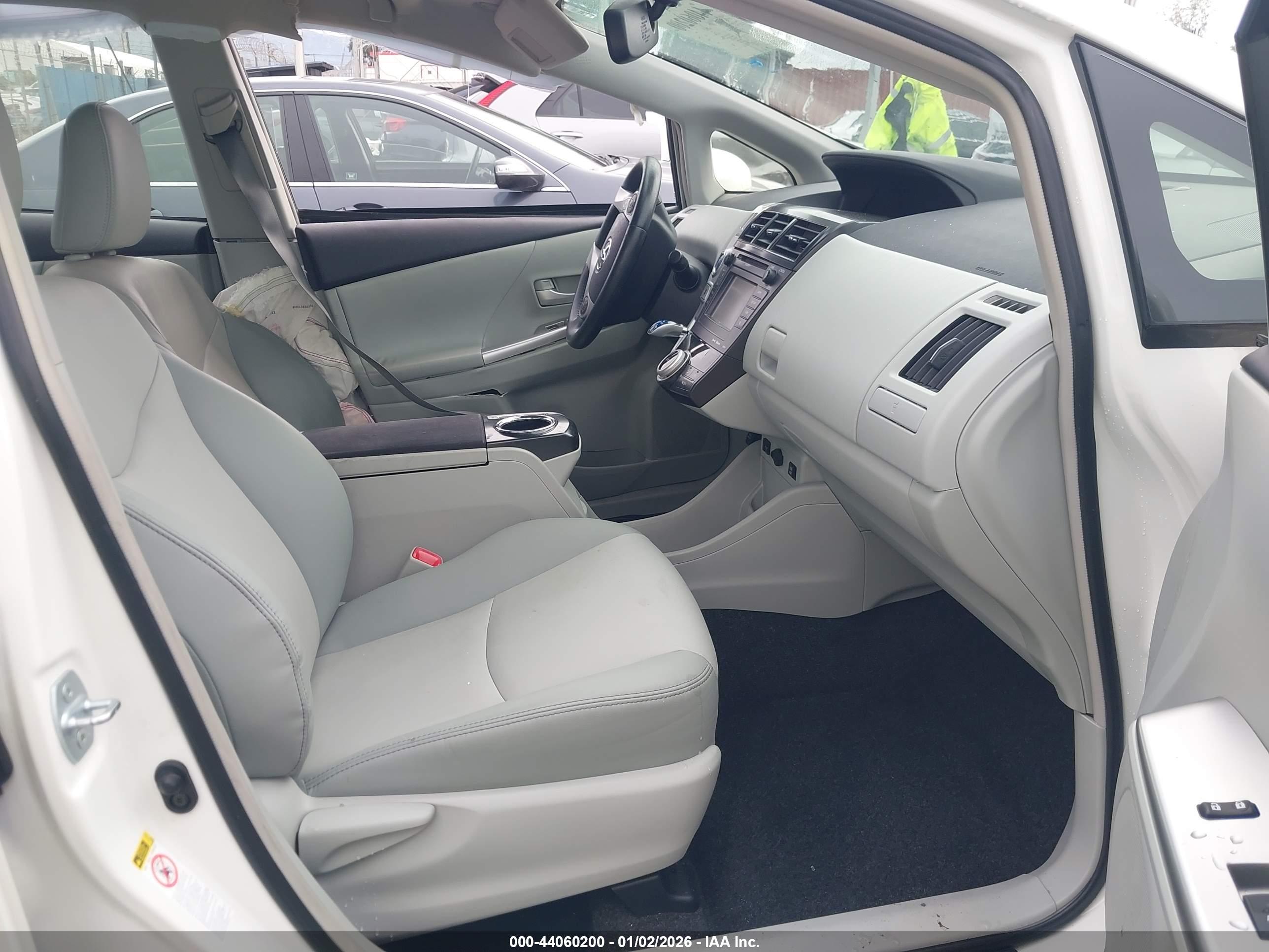 TOYOTA PRIUS image 5