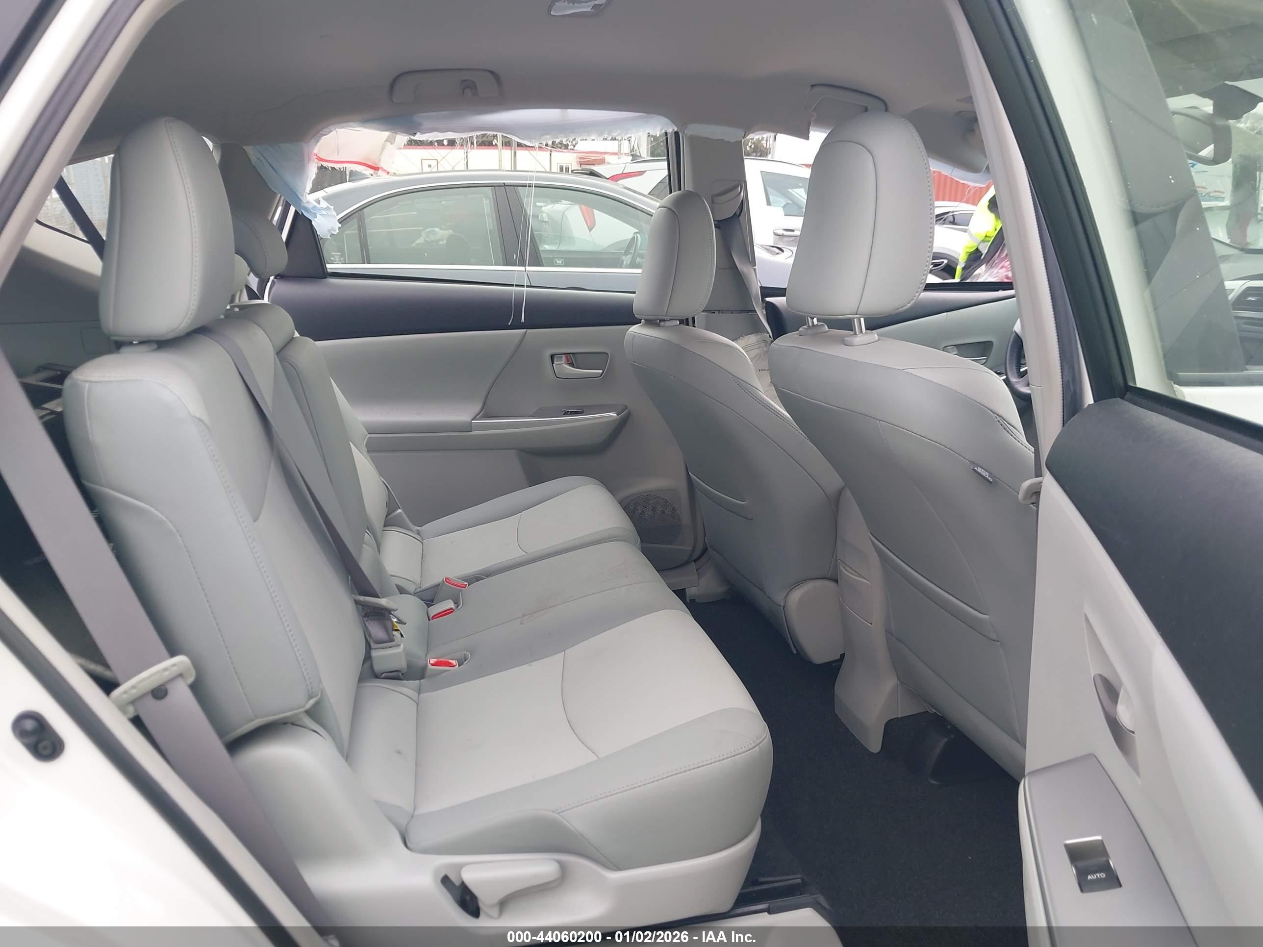 TOYOTA PRIUS image 8