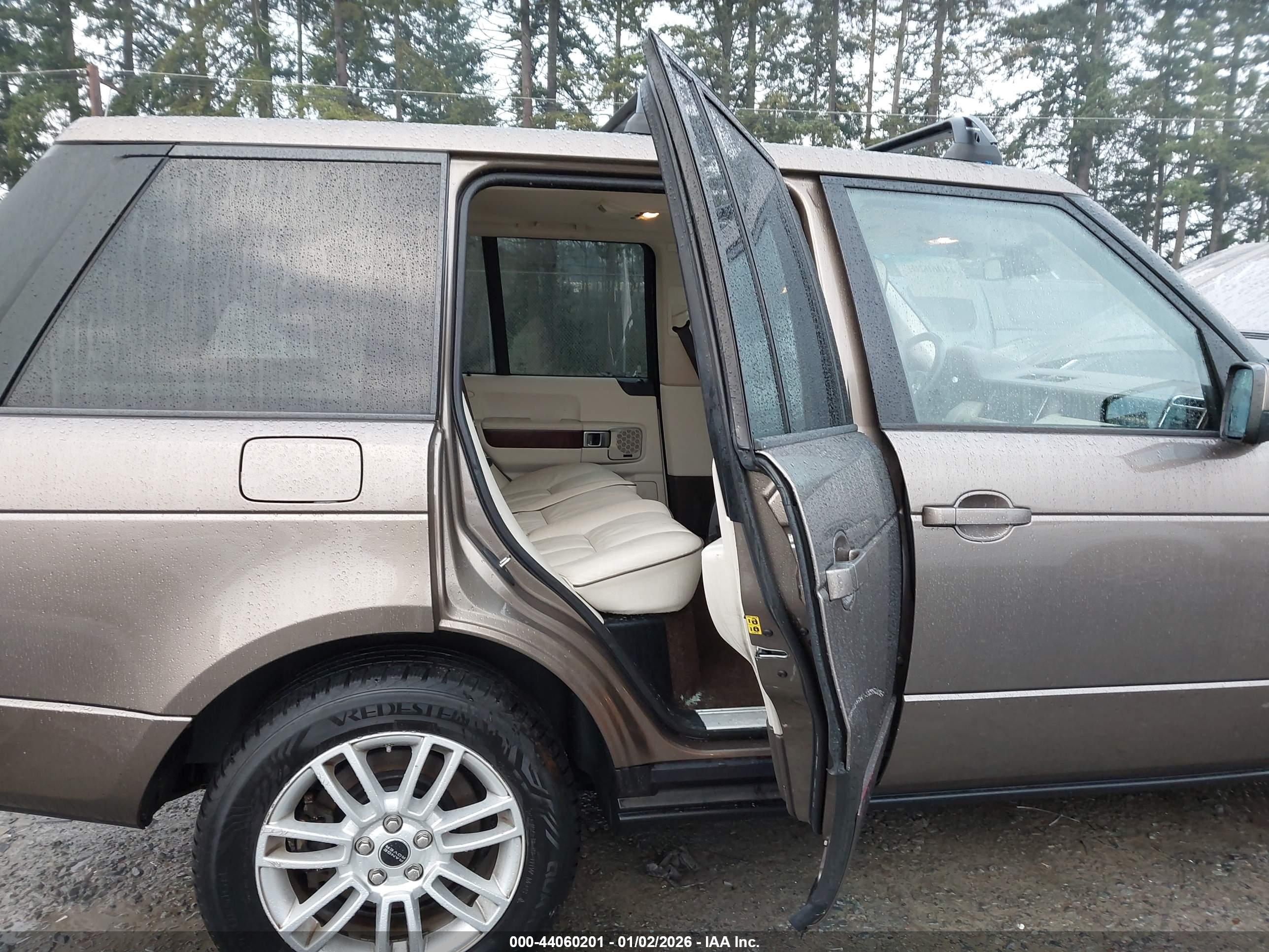 LAND ROVER image 8