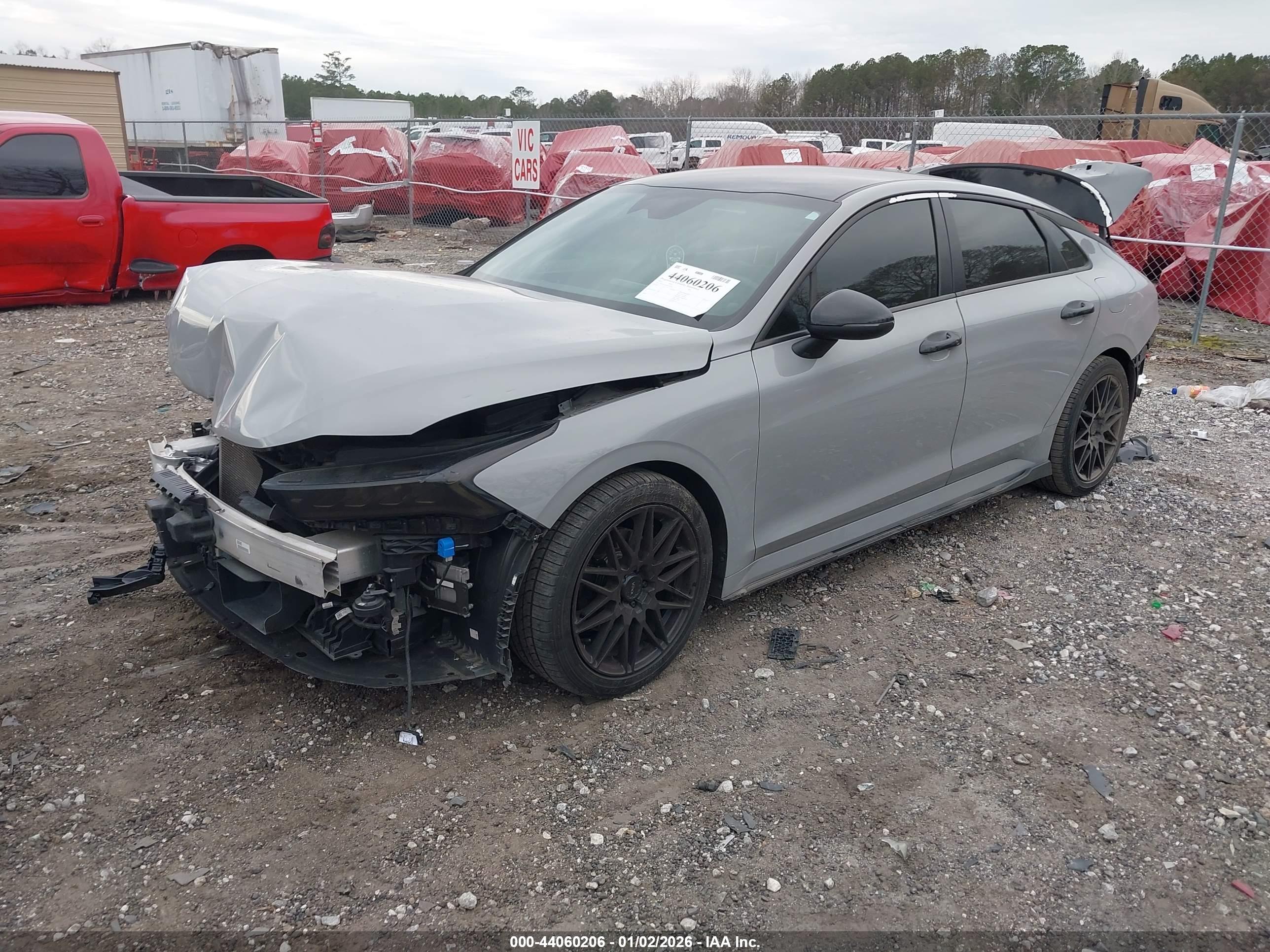 KIA K5 image 2