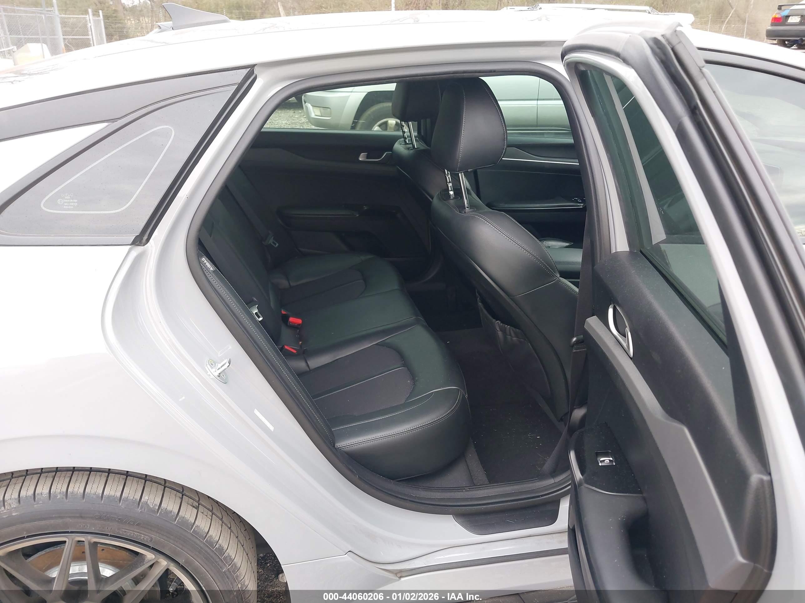 KIA K5 image 8