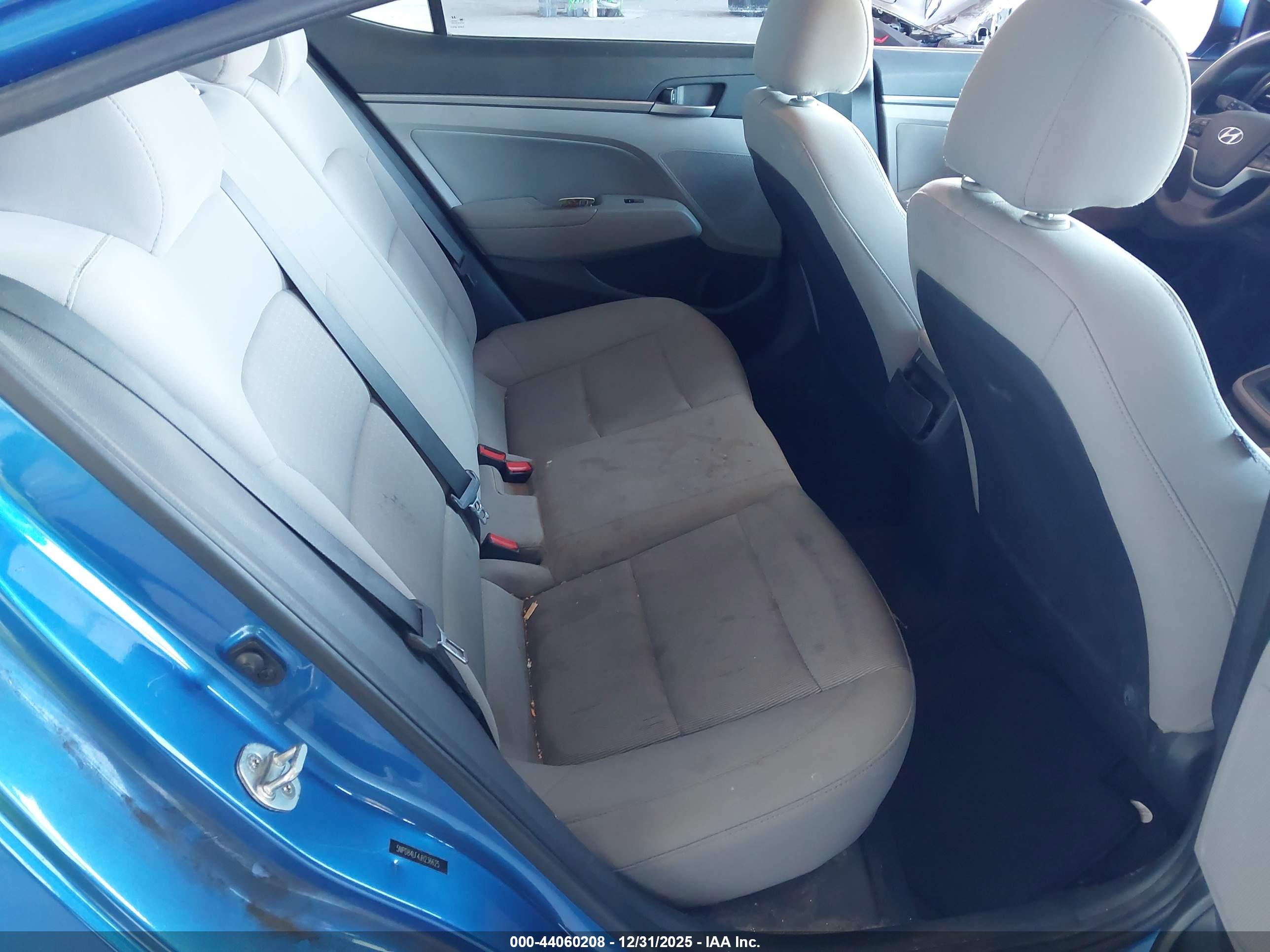 HYUNDAI ELANTRA image 8