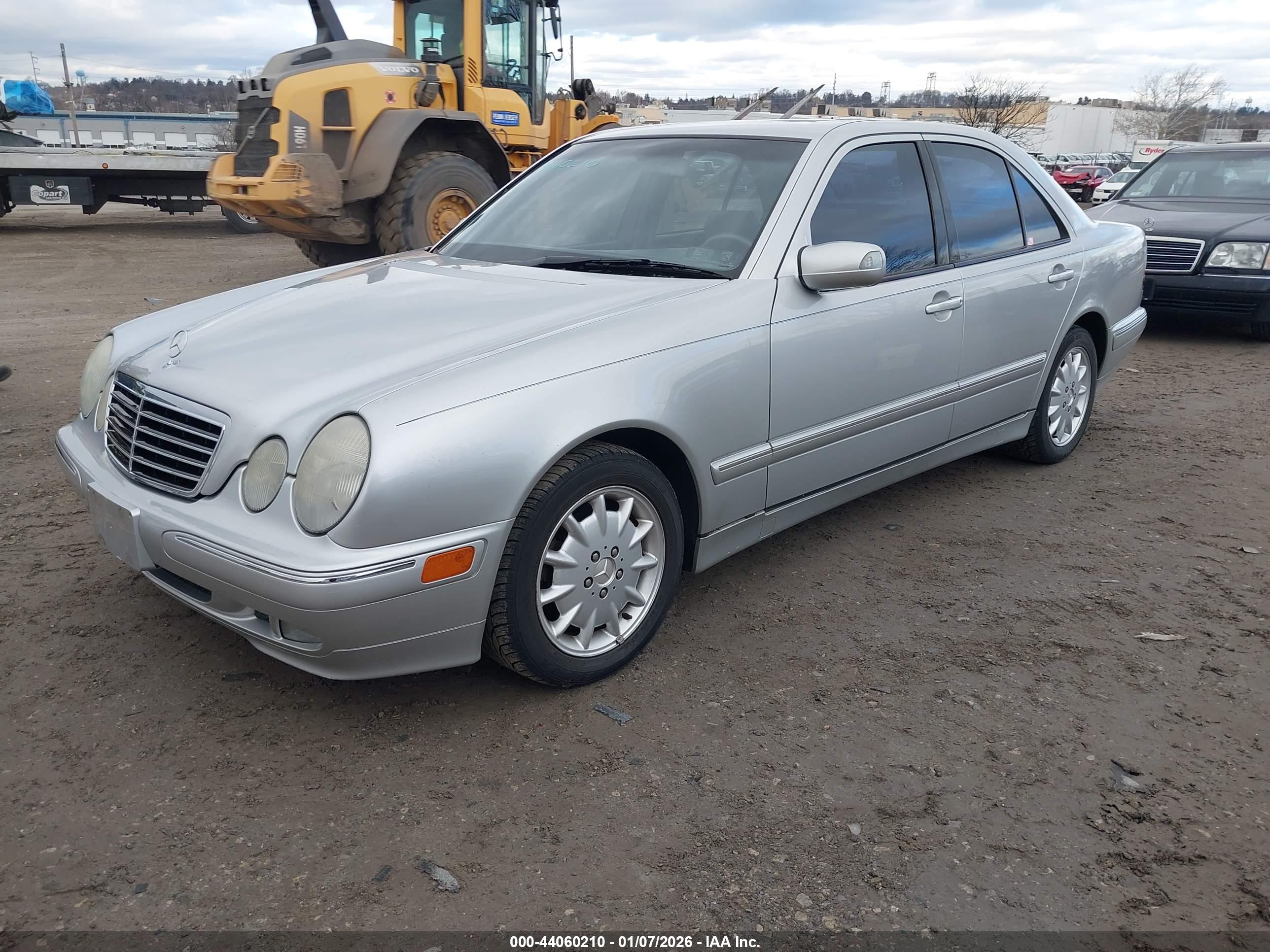 MERCEDES-BENZ E image 2
