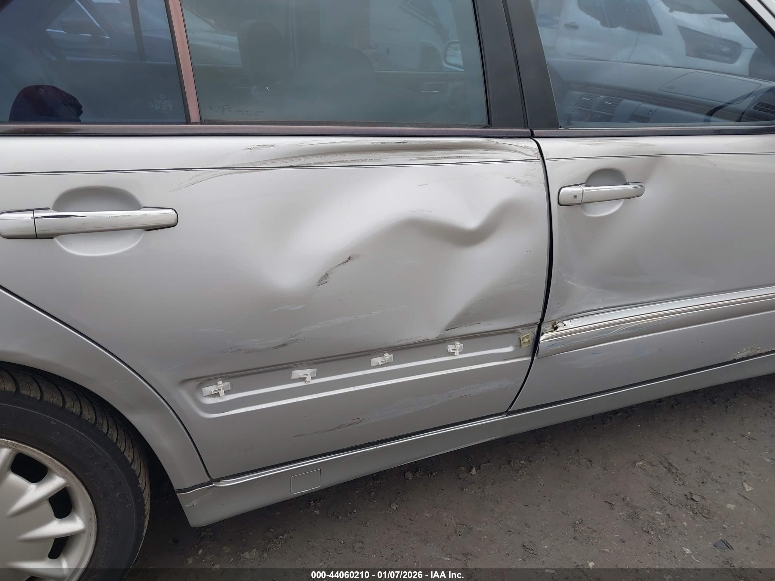 MERCEDES-BENZ E image 6
