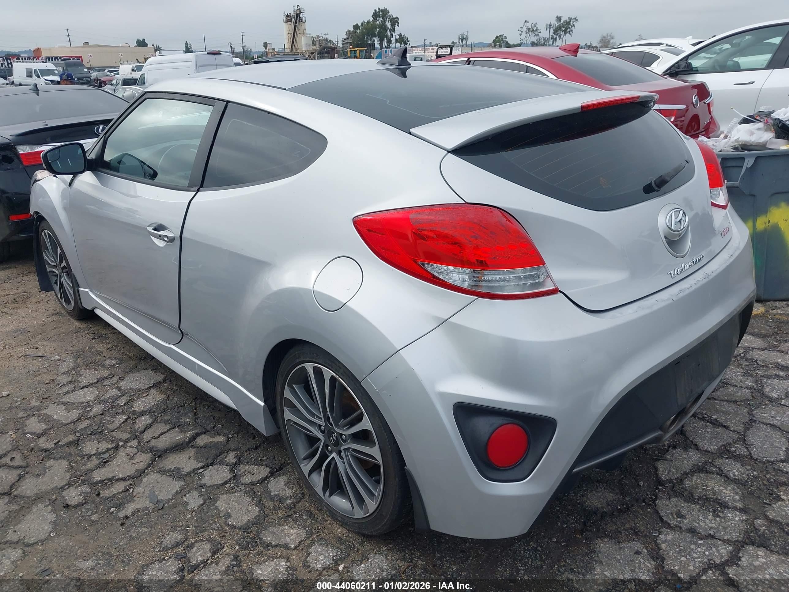 HYUNDAI VELOSTER image 3
